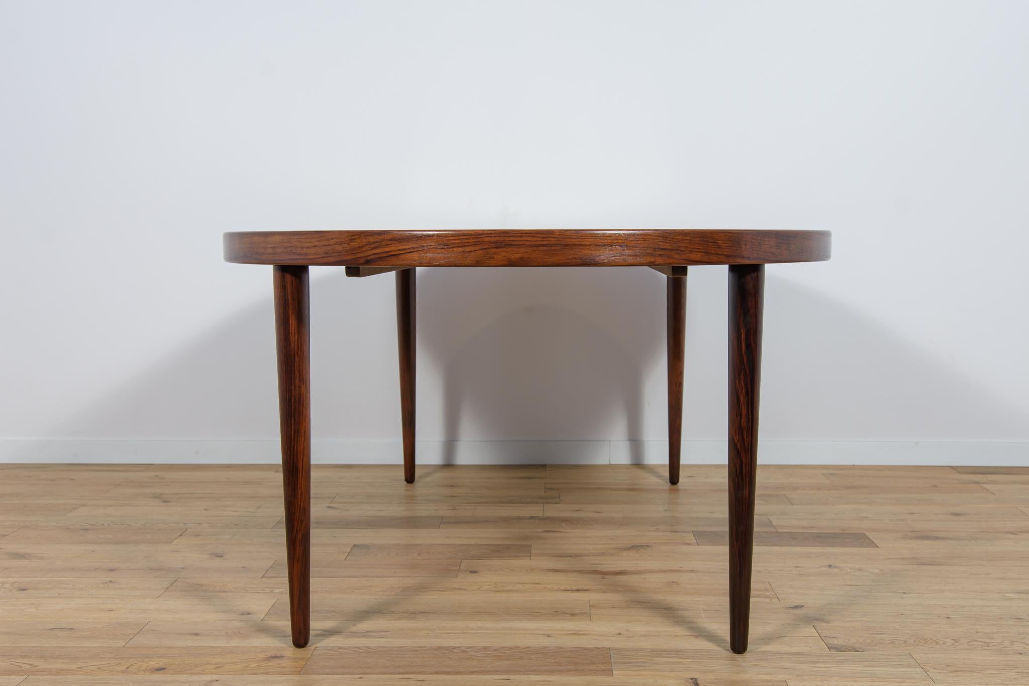  Table de salle à manger extensible en bois de rose du milieu du siècle dernier par Kai Kristiansen pour Feldballes  en vente 5