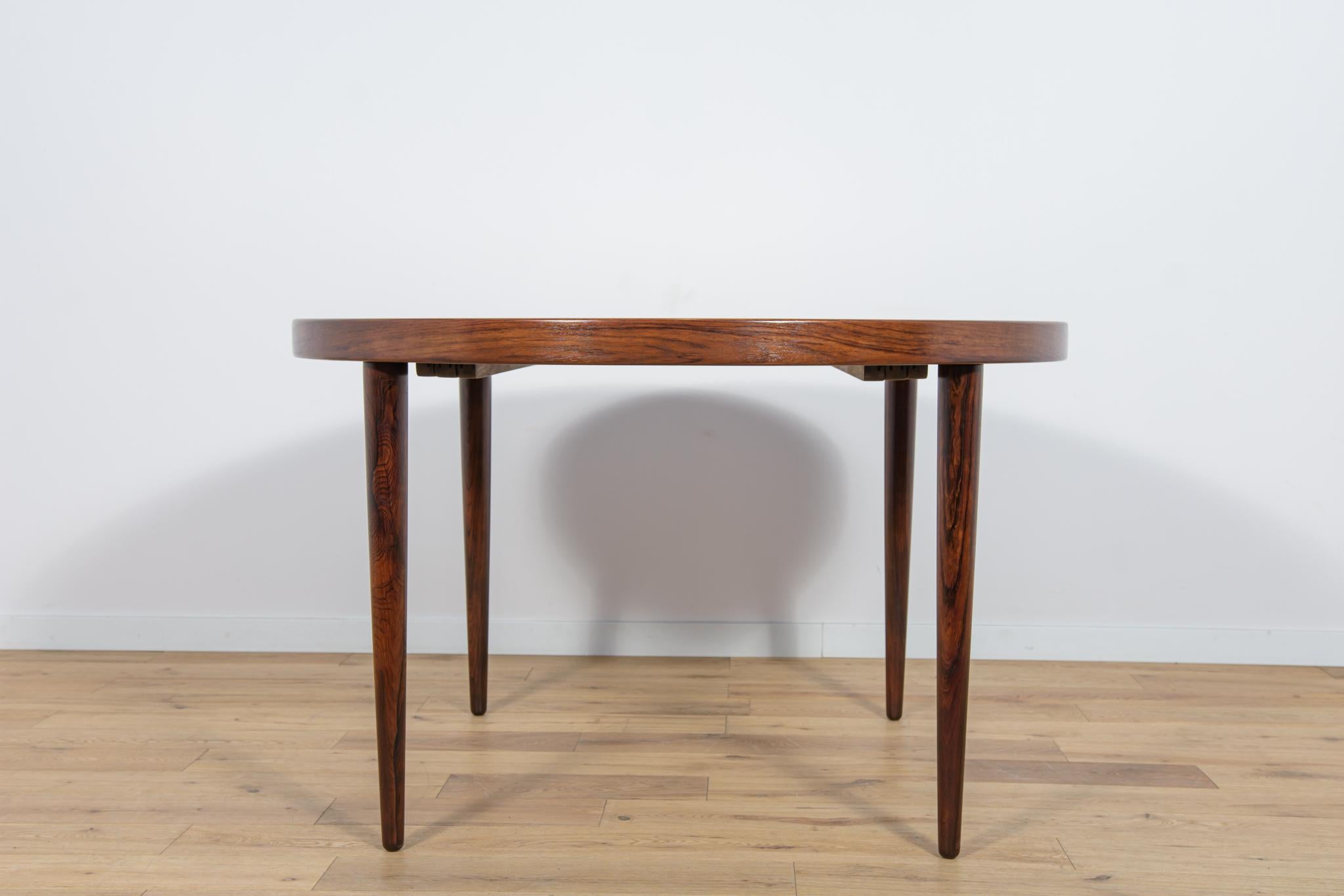 Mid-Century Modern  Table de salle à manger extensible en bois de rose du milieu du siècle dernier par Kai Kristiansen pour Feldballes  en vente