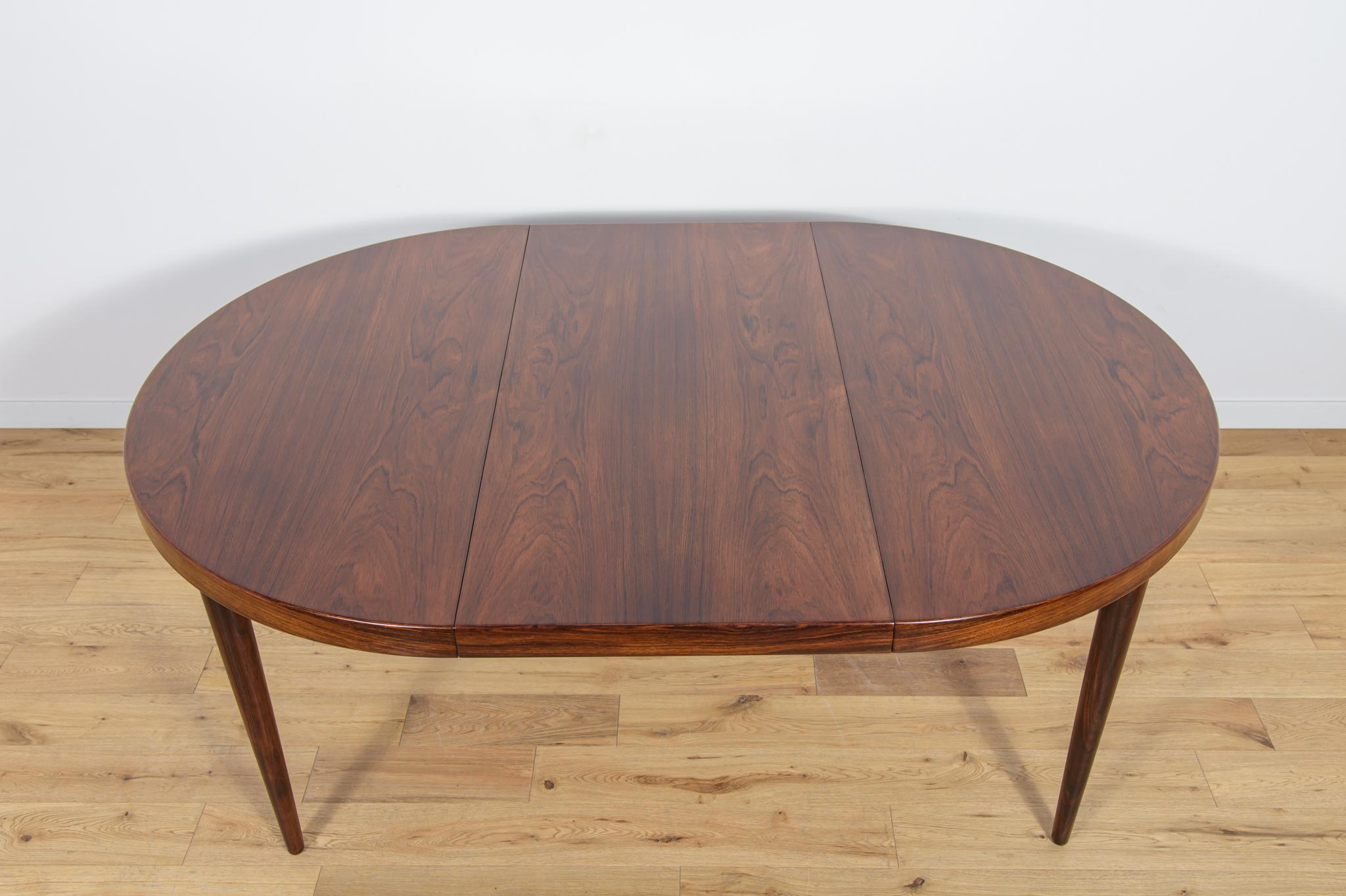  Table de salle à manger extensible en bois de rose du milieu du siècle dernier par Kai Kristiansen pour Feldballes  en vente 1