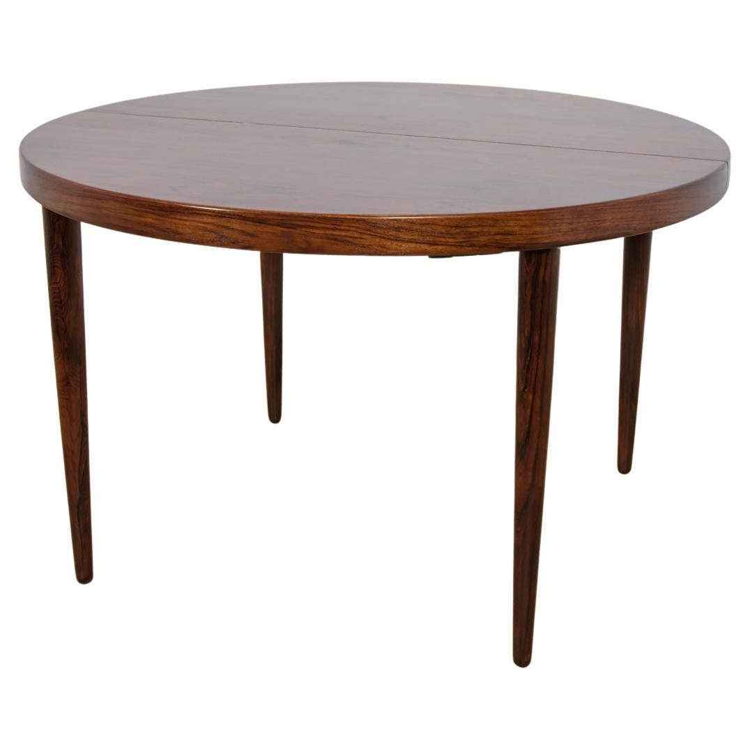  Table de salle à manger extensible en bois de rose du milieu du siècle dernier par Kai Kristiansen pour Feldballes  en vente