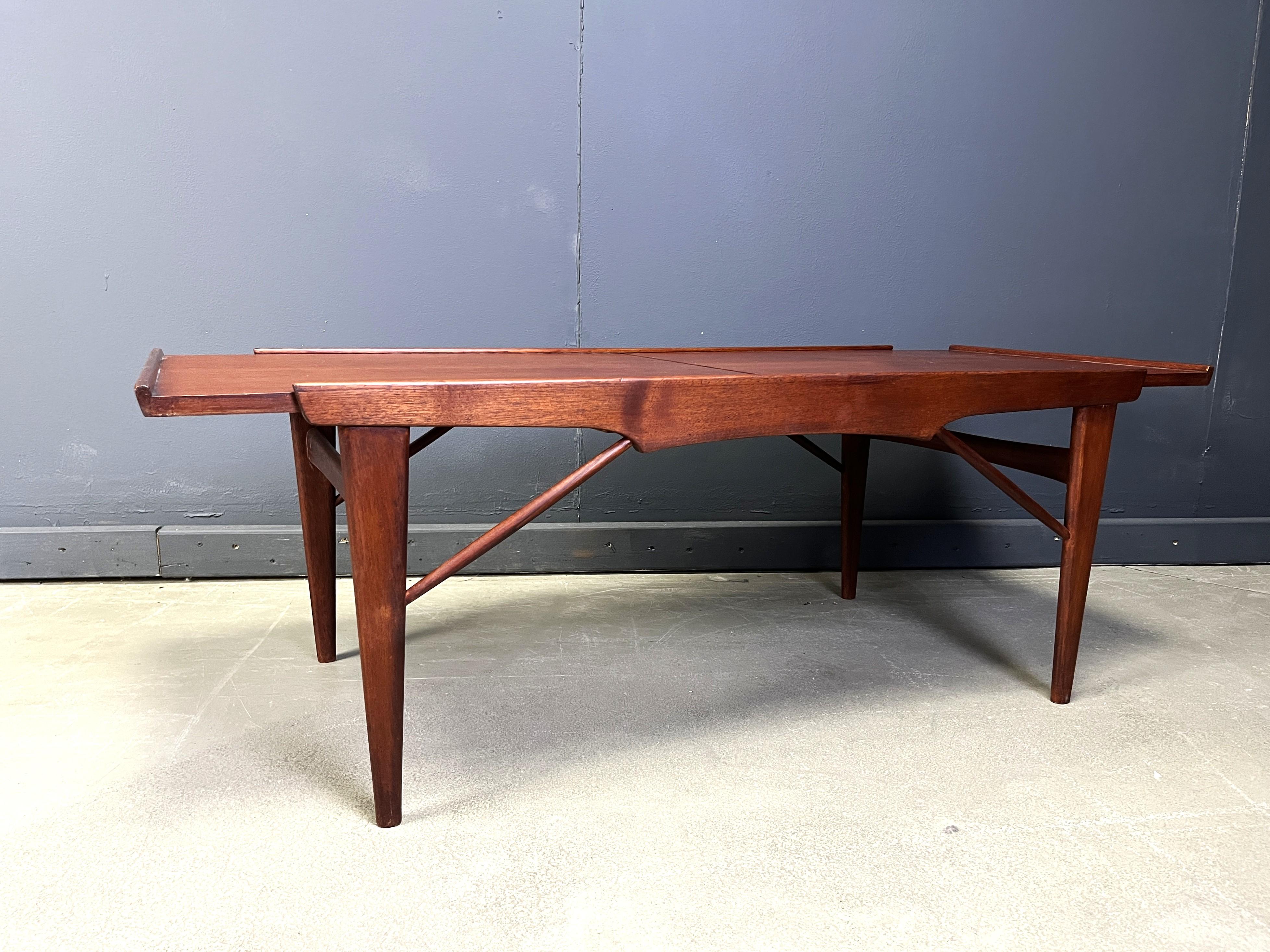Mesa de centro extensible de teca de mediados de siglo, años 60 mediados del siglo XX en venta