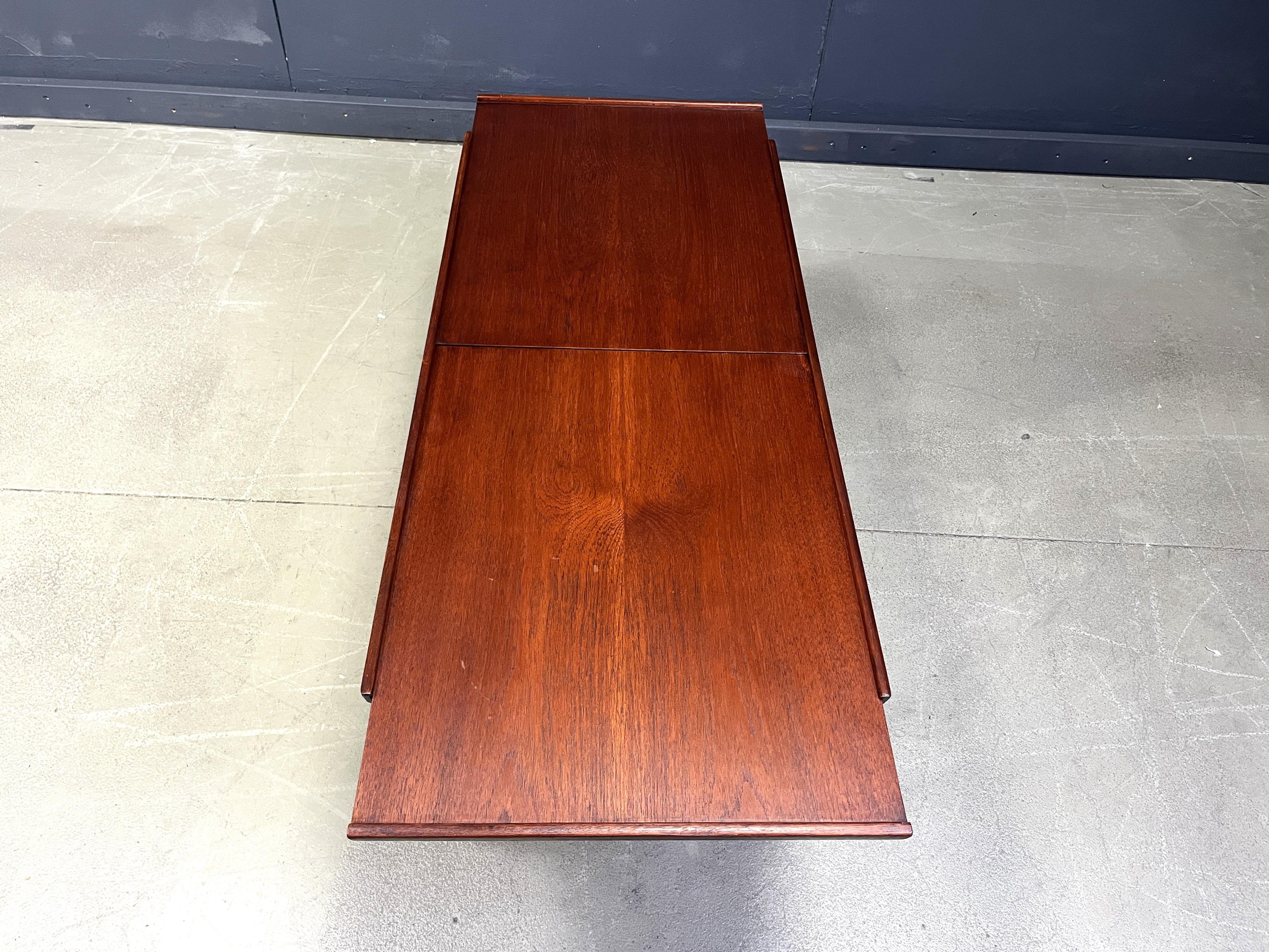 Mesa de centro extensible de teca de mediados de siglo, años 60 en venta 1