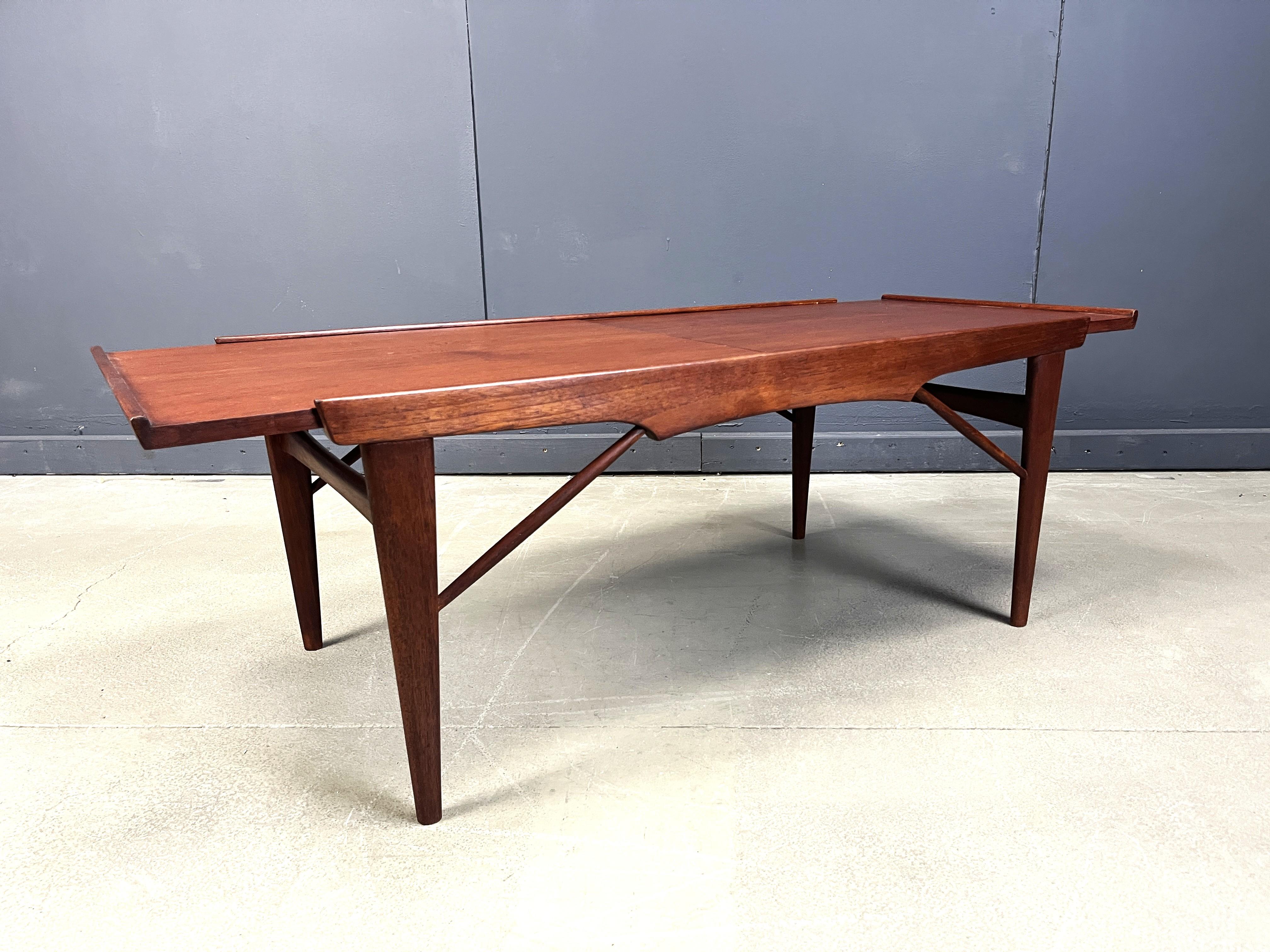 Mesa de centro extensible de teca de mediados de siglo, años 60 en venta 2