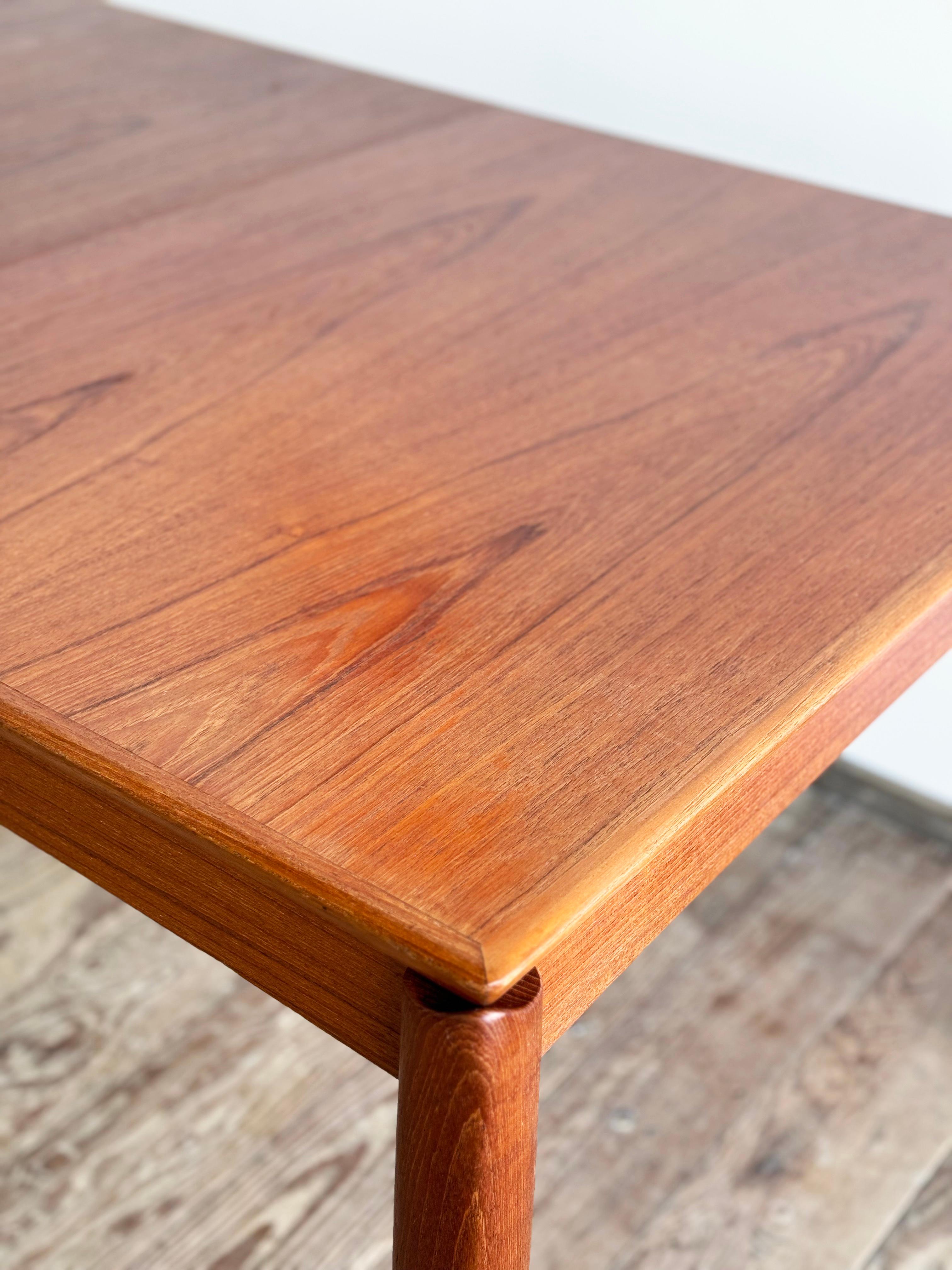 Mid-Century Extendable Teak Dining Table, Danish Design by H.W. Klein for Bramin For Sale 4
