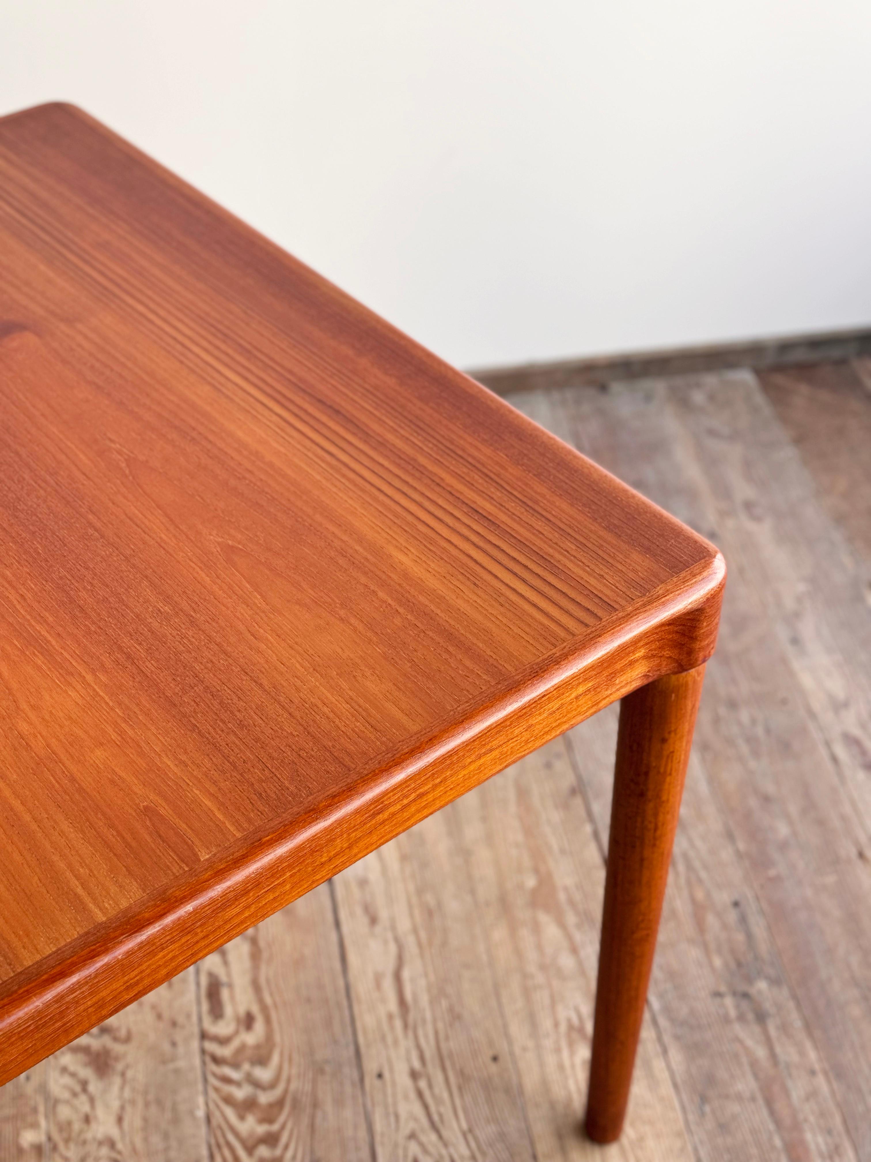 Table de salle à manger à rallonge du milieu du siècle dernier, design danois par H.W. Klein pour Bramin en vente 4