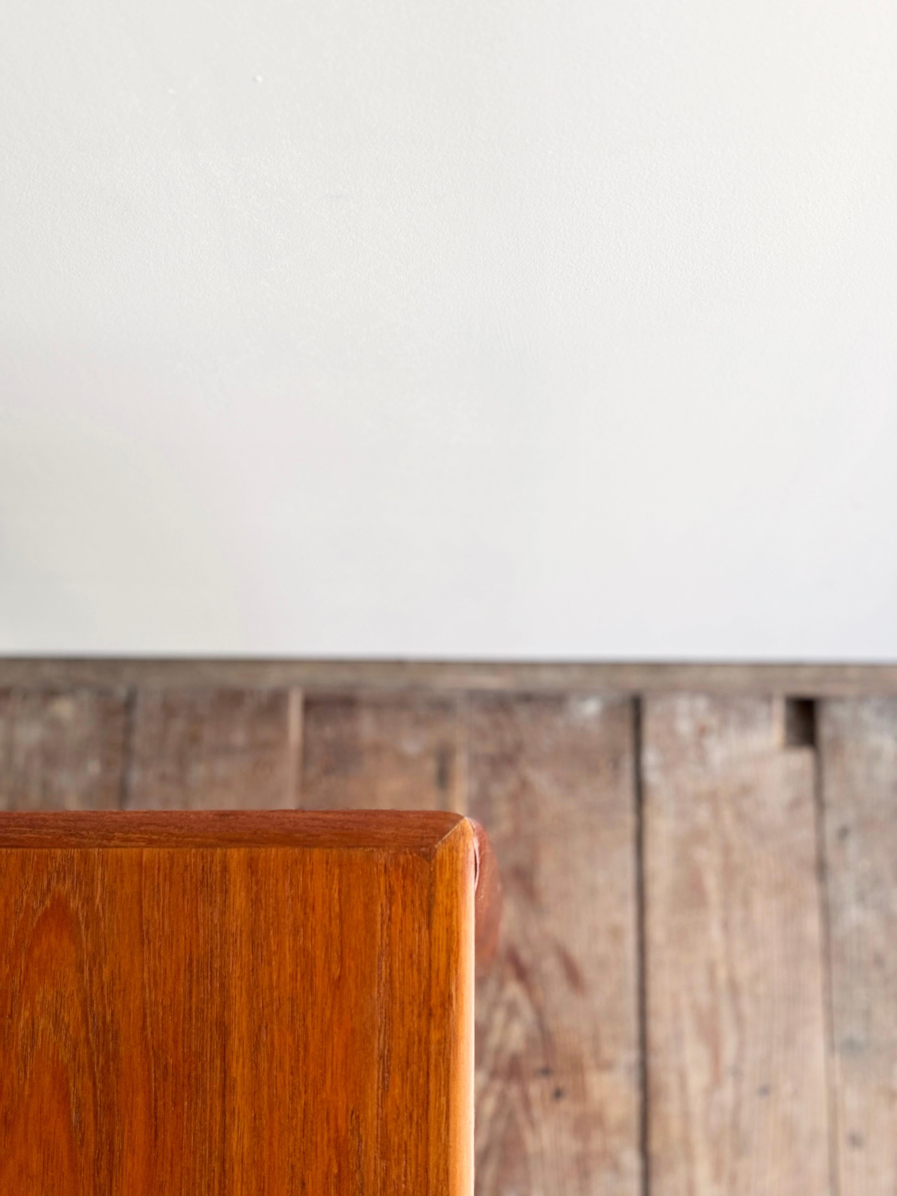 Mid-Century Extendable Teak Dining Table, Danish Design by H.W. Klein for Bramin For Sale 5