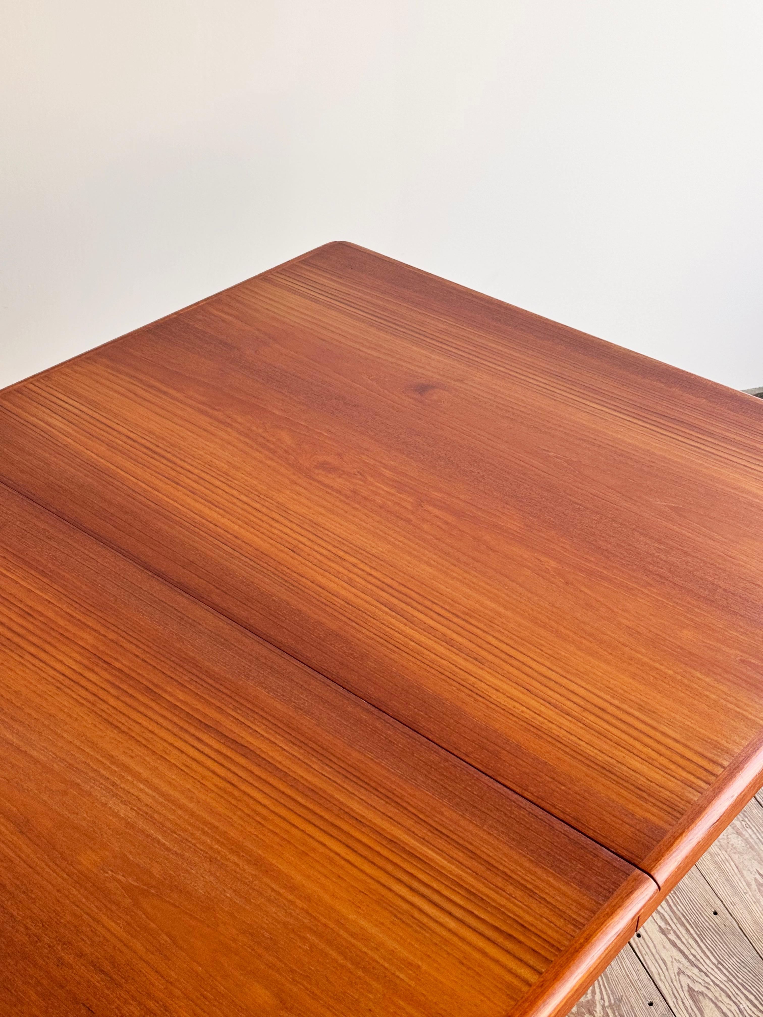 Table de salle à manger à rallonge du milieu du siècle dernier, design danois par H.W. Klein pour Bramin en vente 5