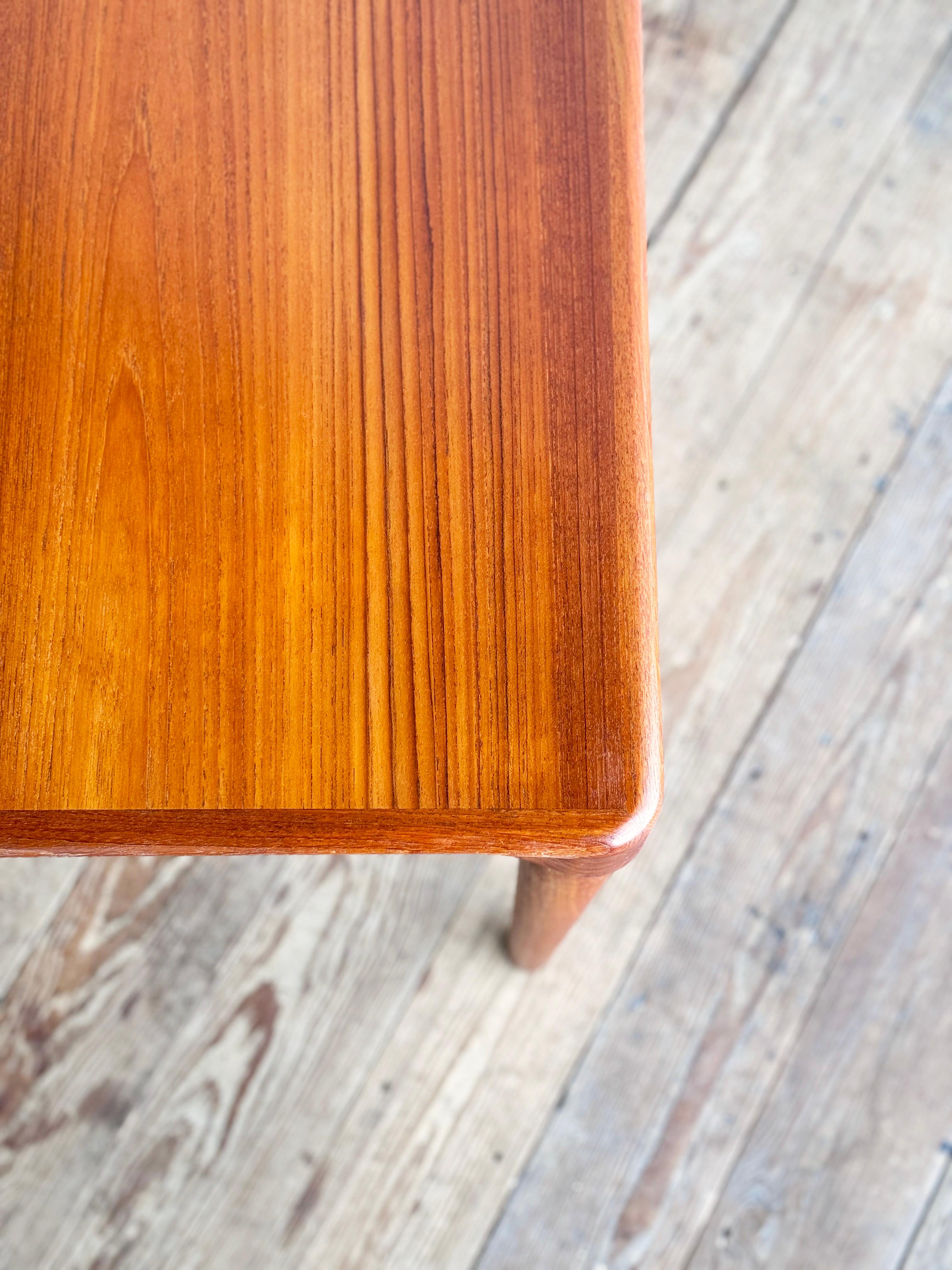Table de salle à manger à rallonge du milieu du siècle dernier, design danois par H.W. Klein pour Bramin en vente 6