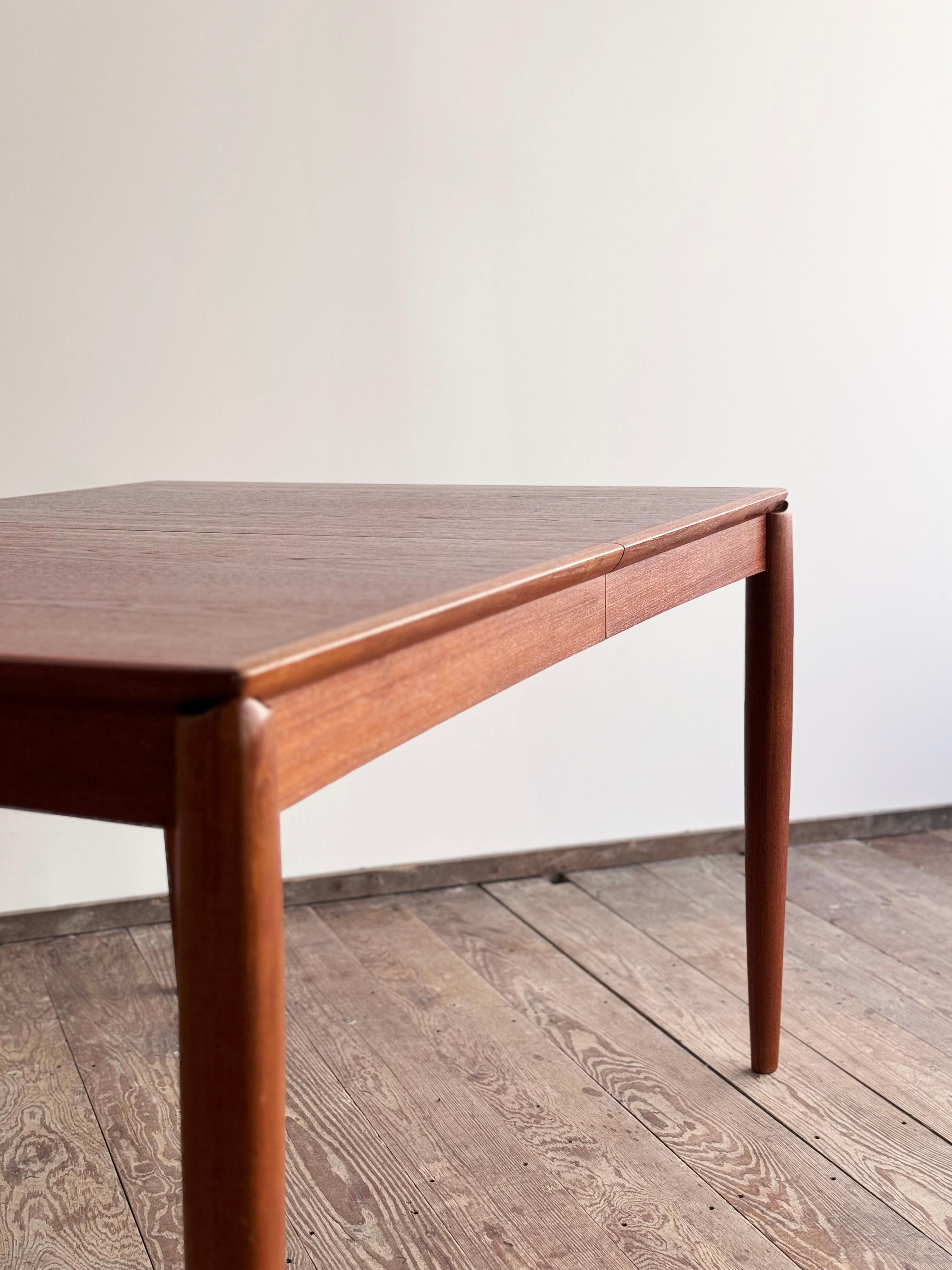 Mid-Century Extendable Teak Dining Table, Danish Design by H.W. Klein for Bramin For Sale 9