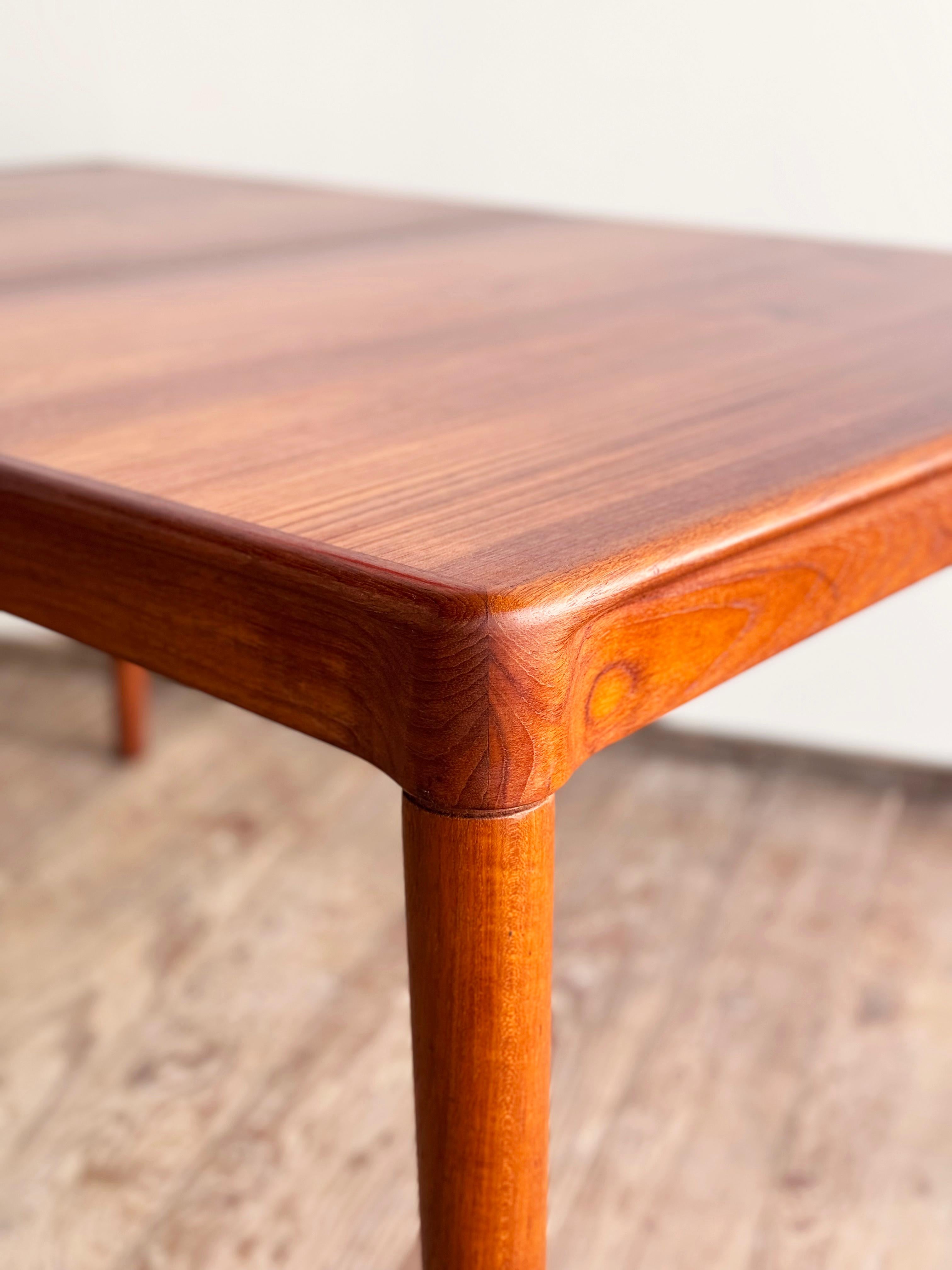 Table de salle à manger à rallonge du milieu du siècle dernier, design danois par H.W. Klein pour Bramin en vente 9