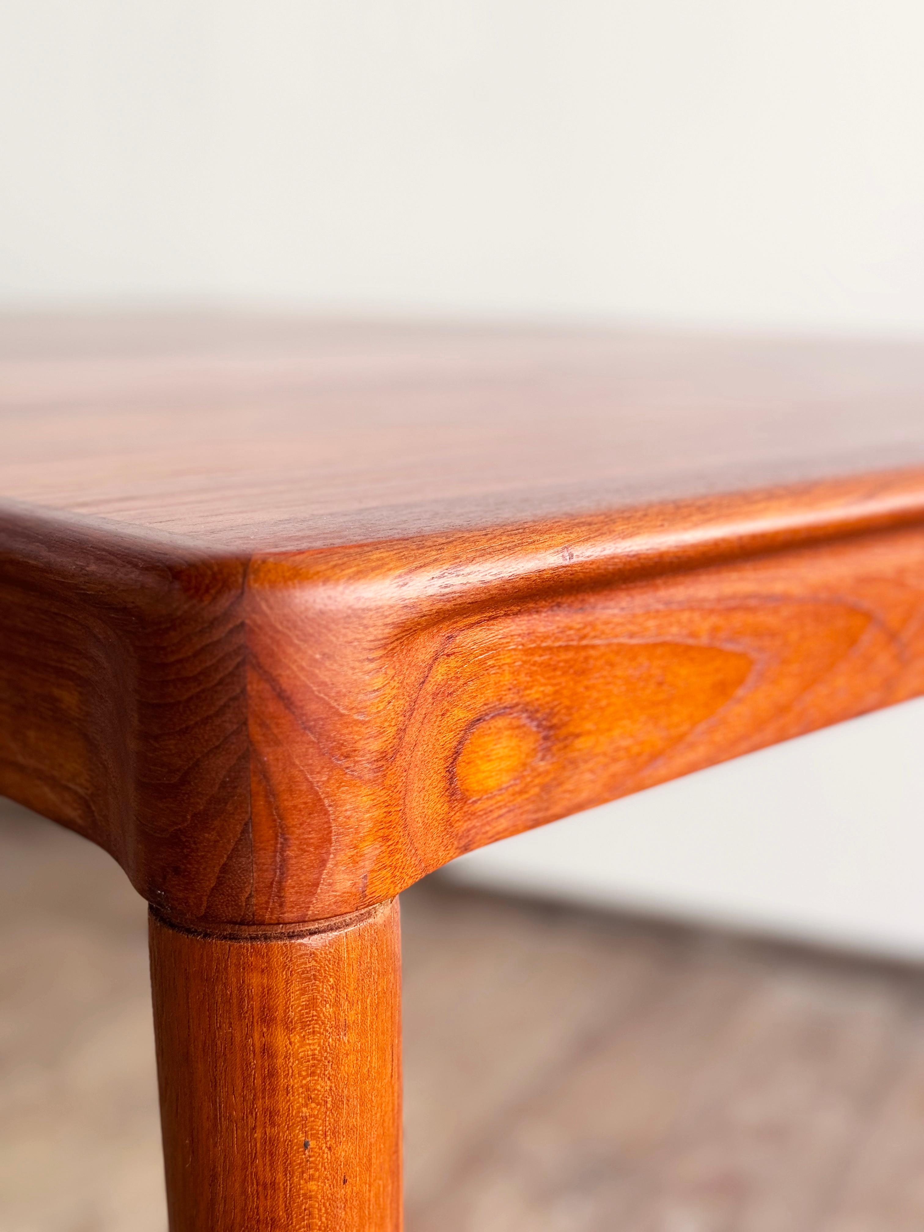 Table de salle à manger à rallonge du milieu du siècle dernier, design danois par H.W. Klein pour Bramin en vente 10