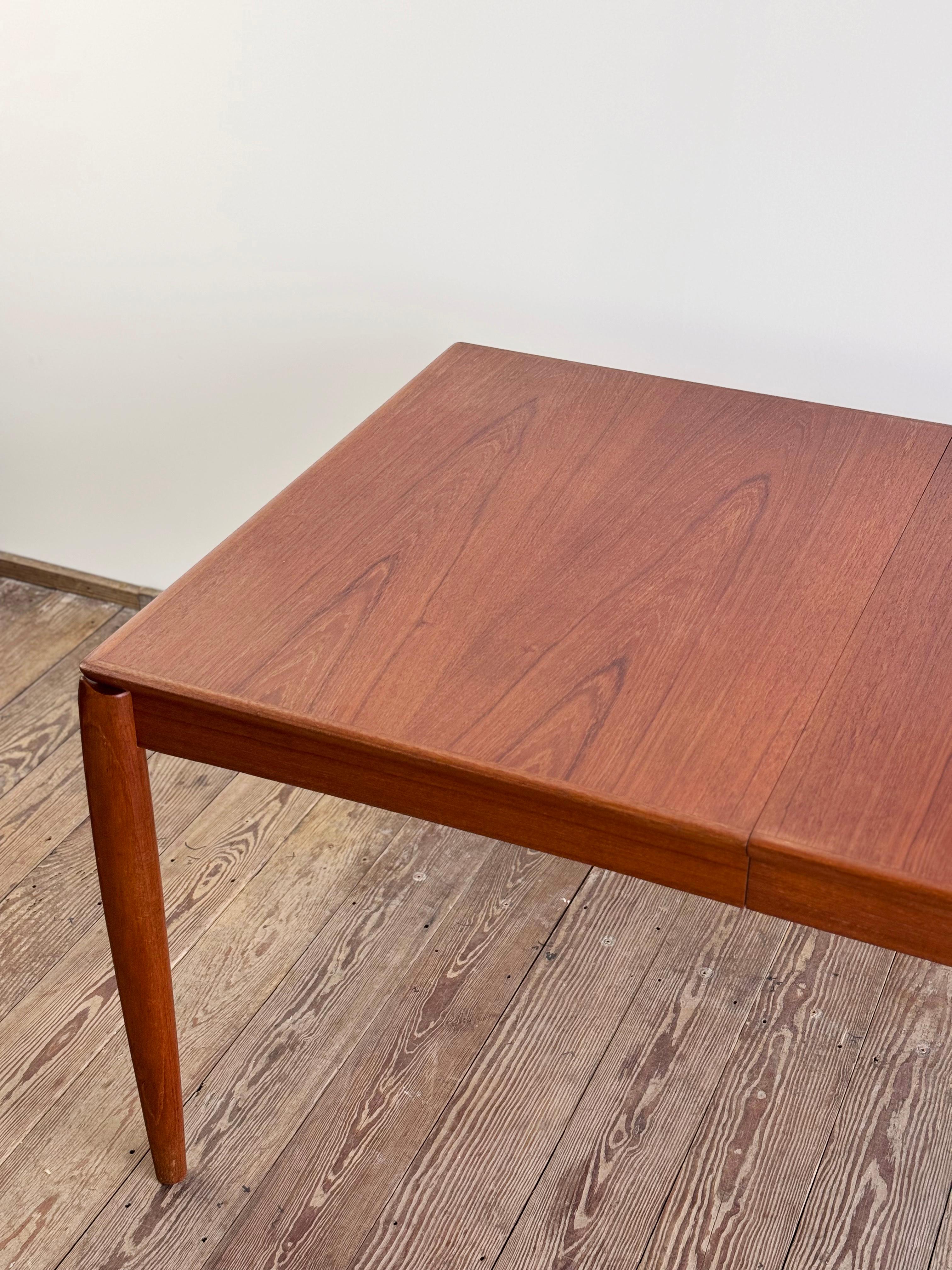 Mid-Century Extendable Teak Dining Table, Danish Design by H.W. Klein for Bramin For Sale 12