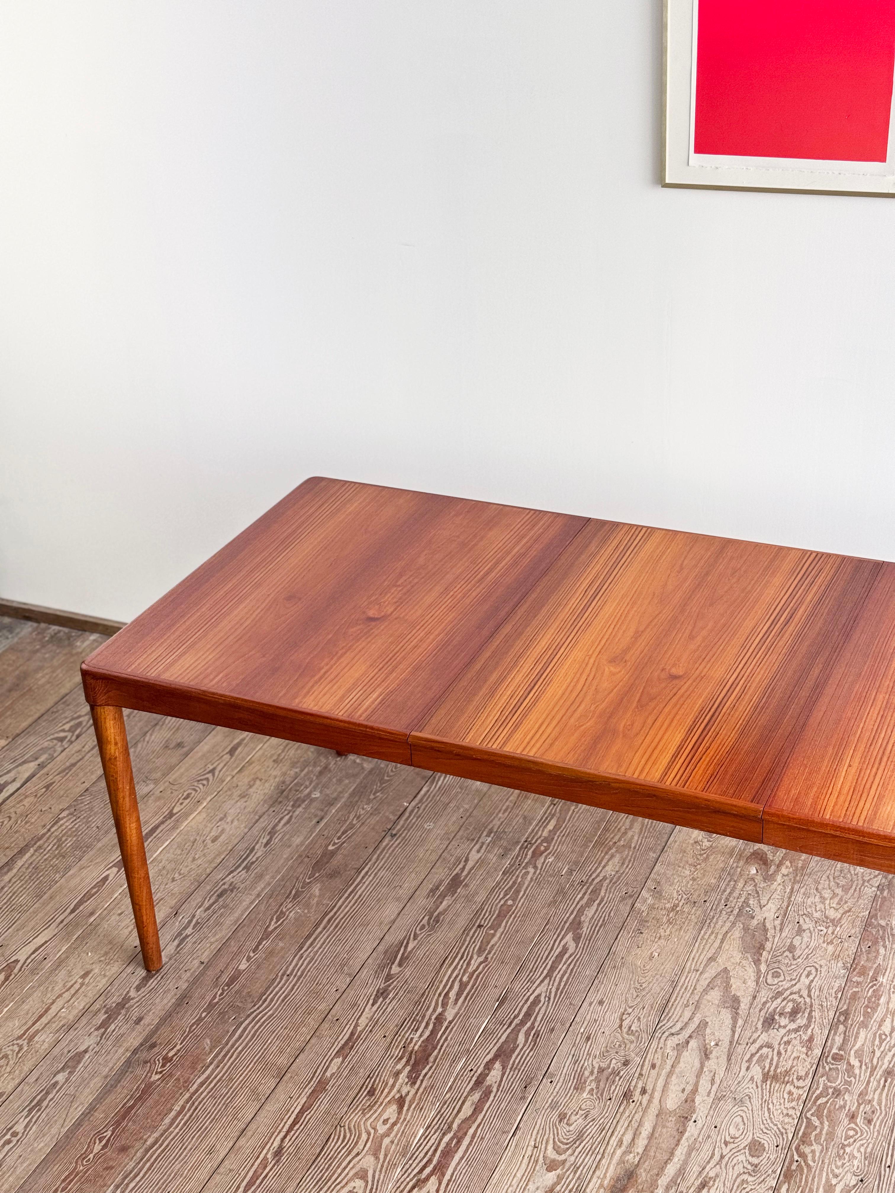 Table de salle à manger à rallonge du milieu du siècle dernier, design danois par H.W. Klein pour Bramin en vente 12