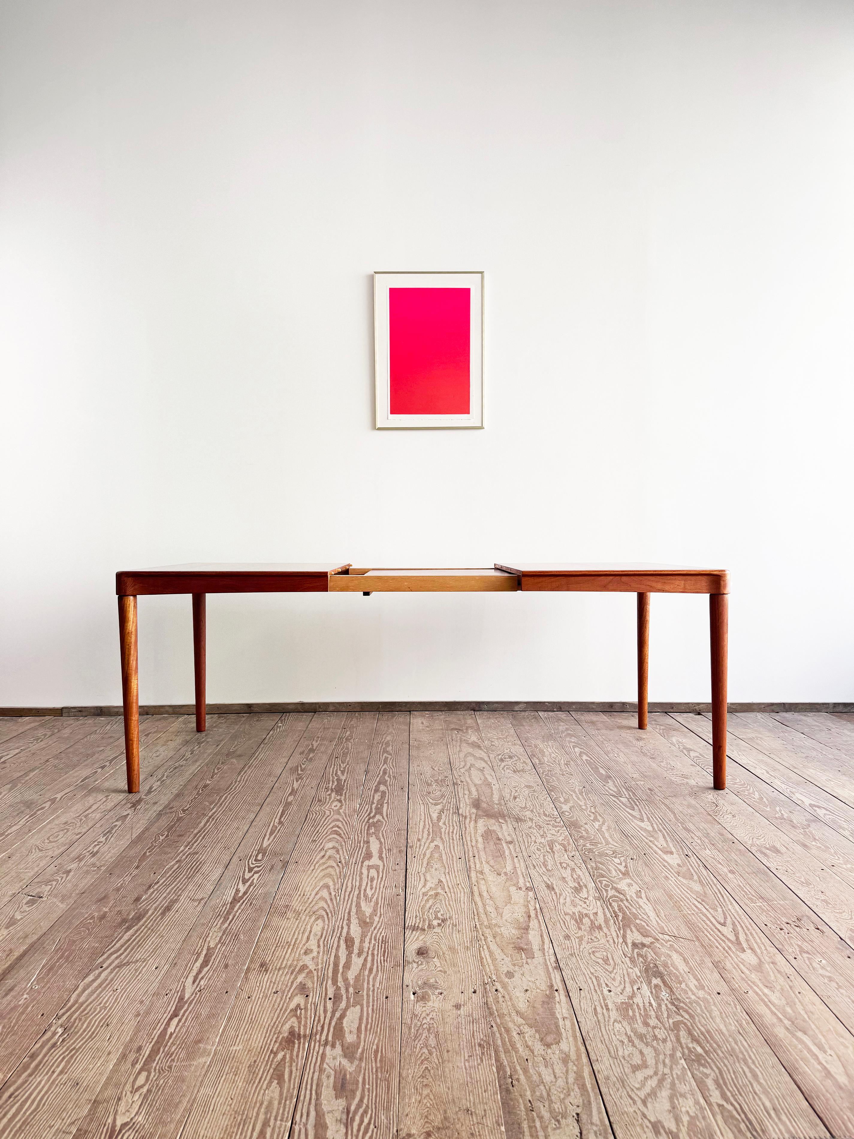 Table de salle à manger à rallonge du milieu du siècle dernier, design danois par H.W. Klein pour Bramin Excellent état - En vente à München, Bavaria