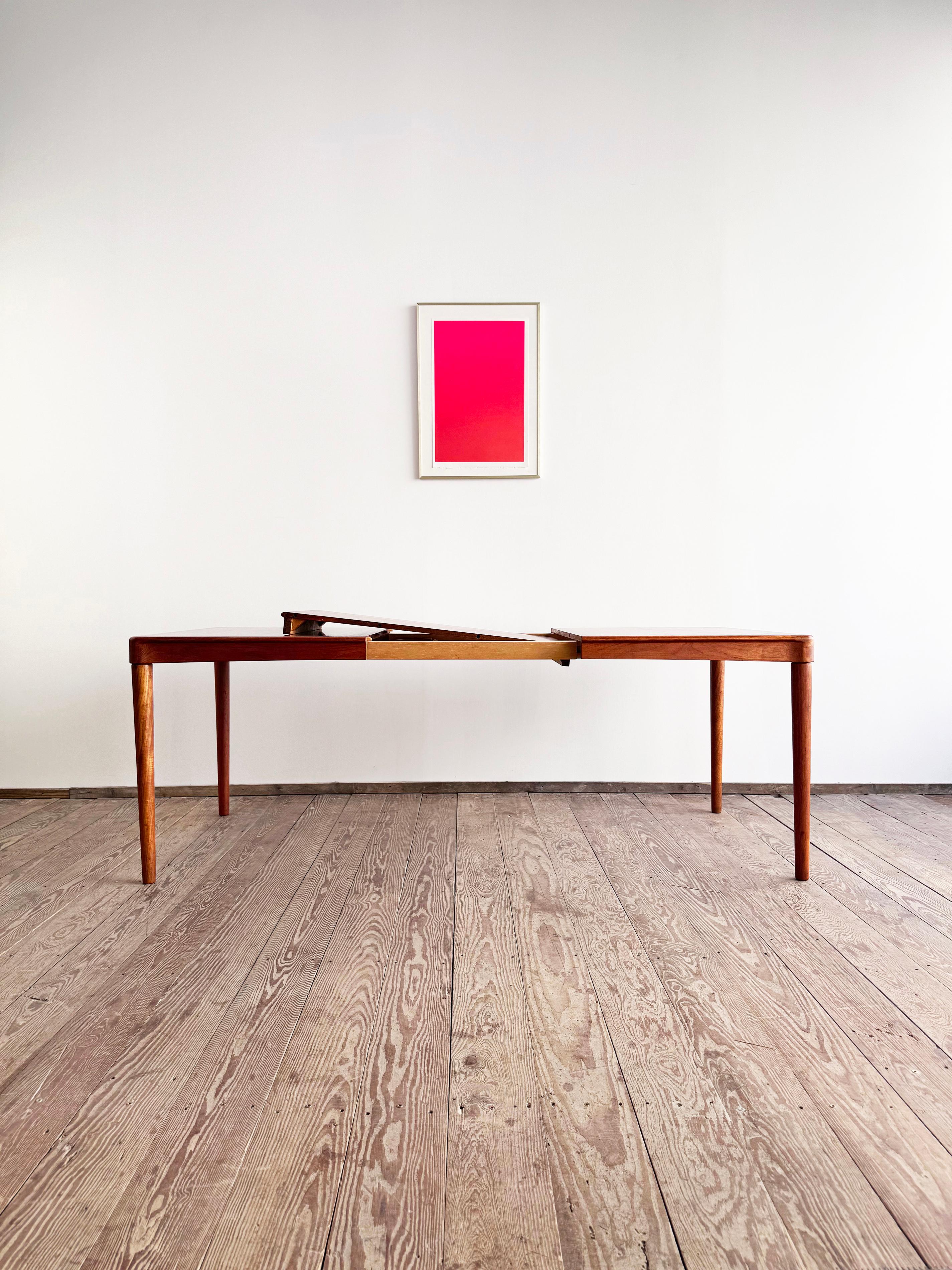 Milieu du XXe siècle Table de salle à manger à rallonge du milieu du siècle dernier, design danois par H.W. Klein pour Bramin en vente