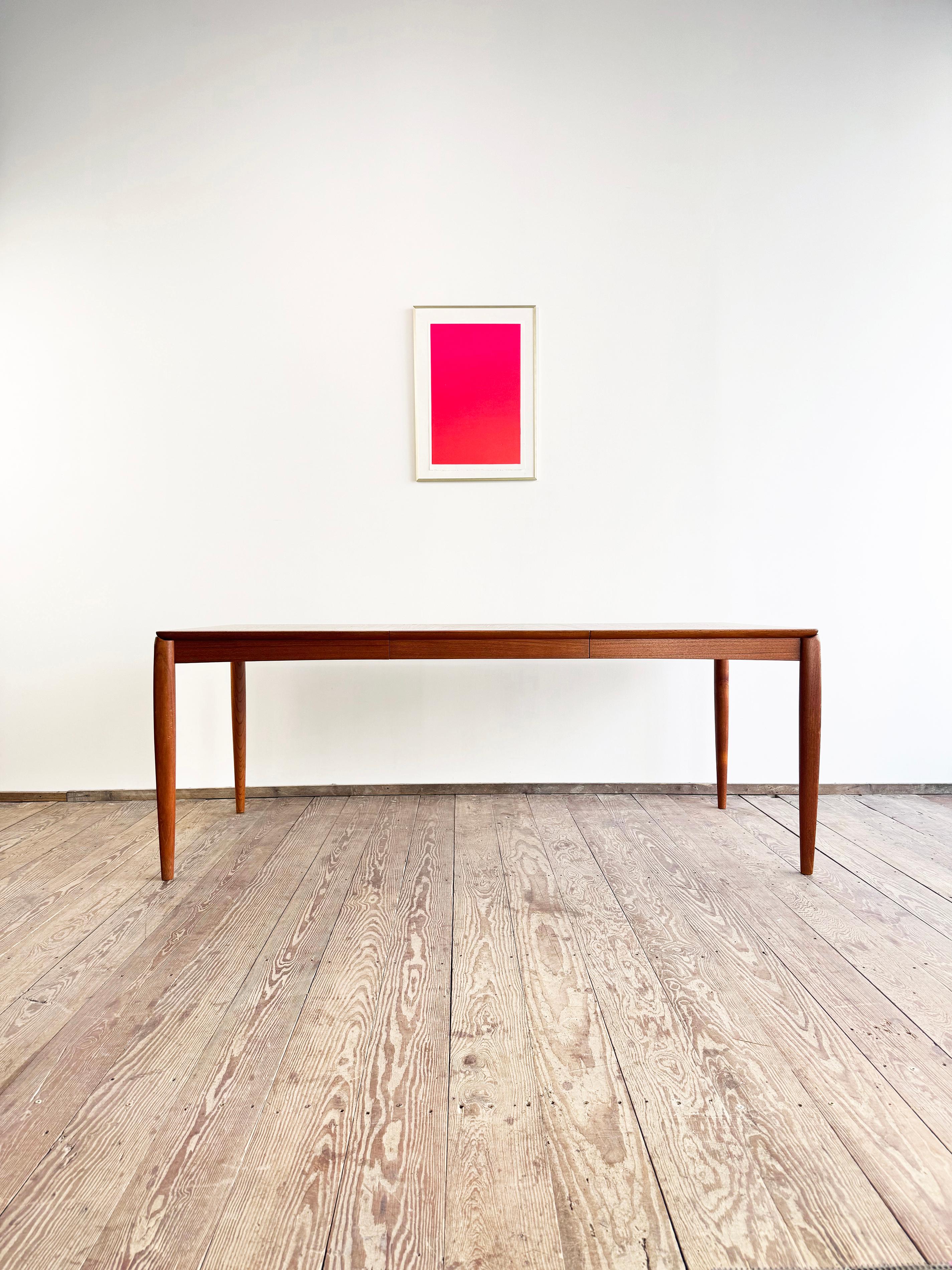 Mid-Century Extendable Teak Dining Table, Danish Design by H.W. Klein for Bramin For Sale 1