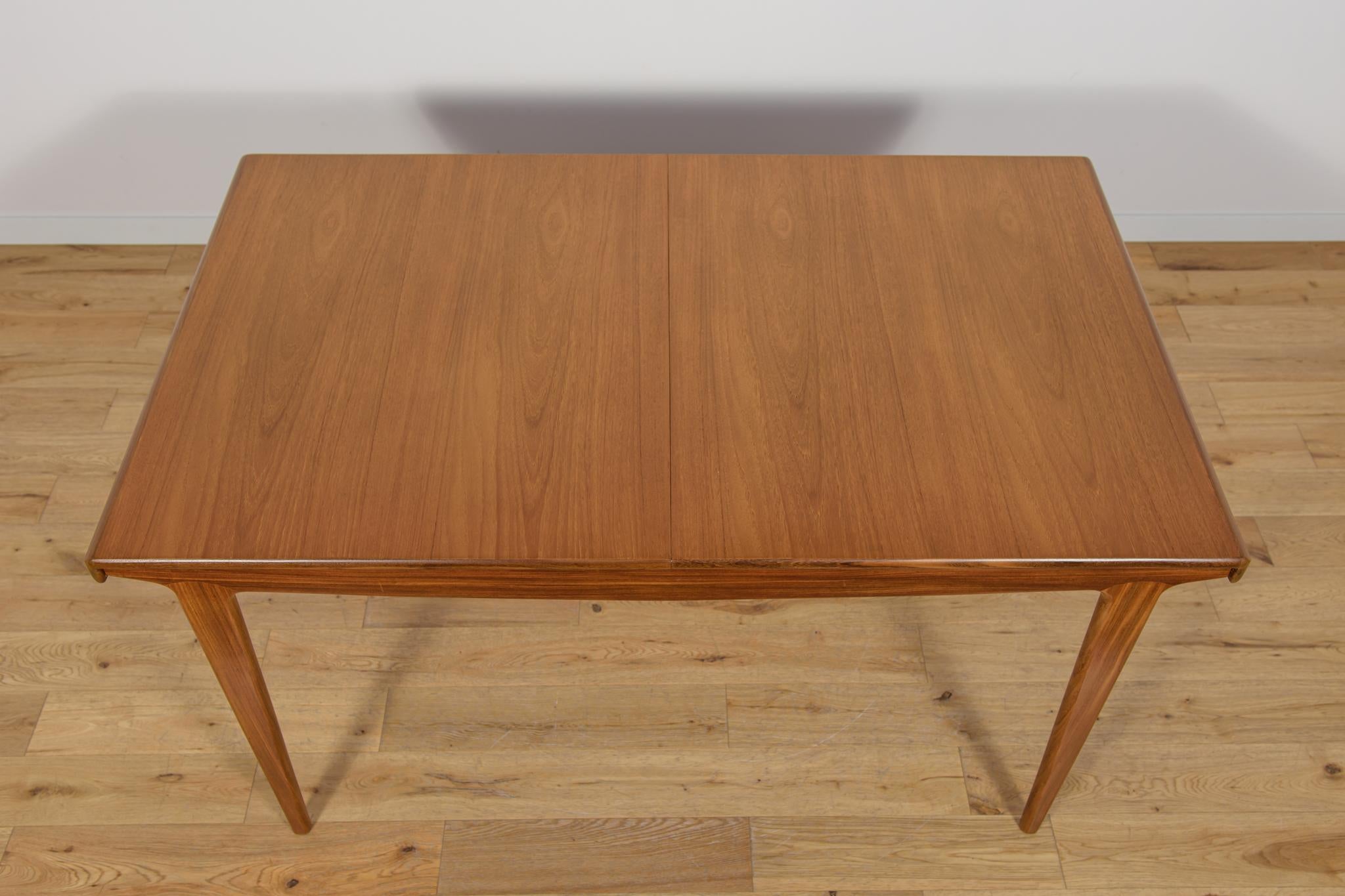 Ausziehbarer Teakholz-Esstisch aus der Mitte des Jahrhunderts von Younger, United Knigdom, 1960er Jahre (Britisch) im Angebot
