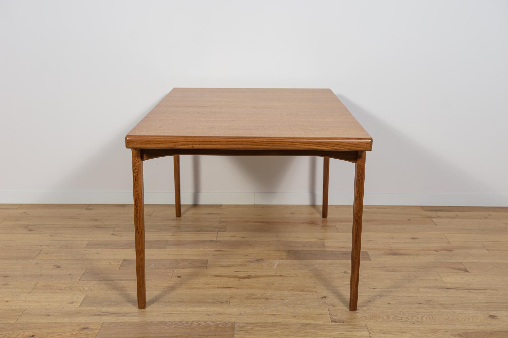 Ausziehbarer Teakholz-Esstisch aus der Mitte des Jahrhunderts von Younger, United Knigdom, 1960er Jahre im Zustand „Hervorragend“ im Angebot in GNIEZNO, 30