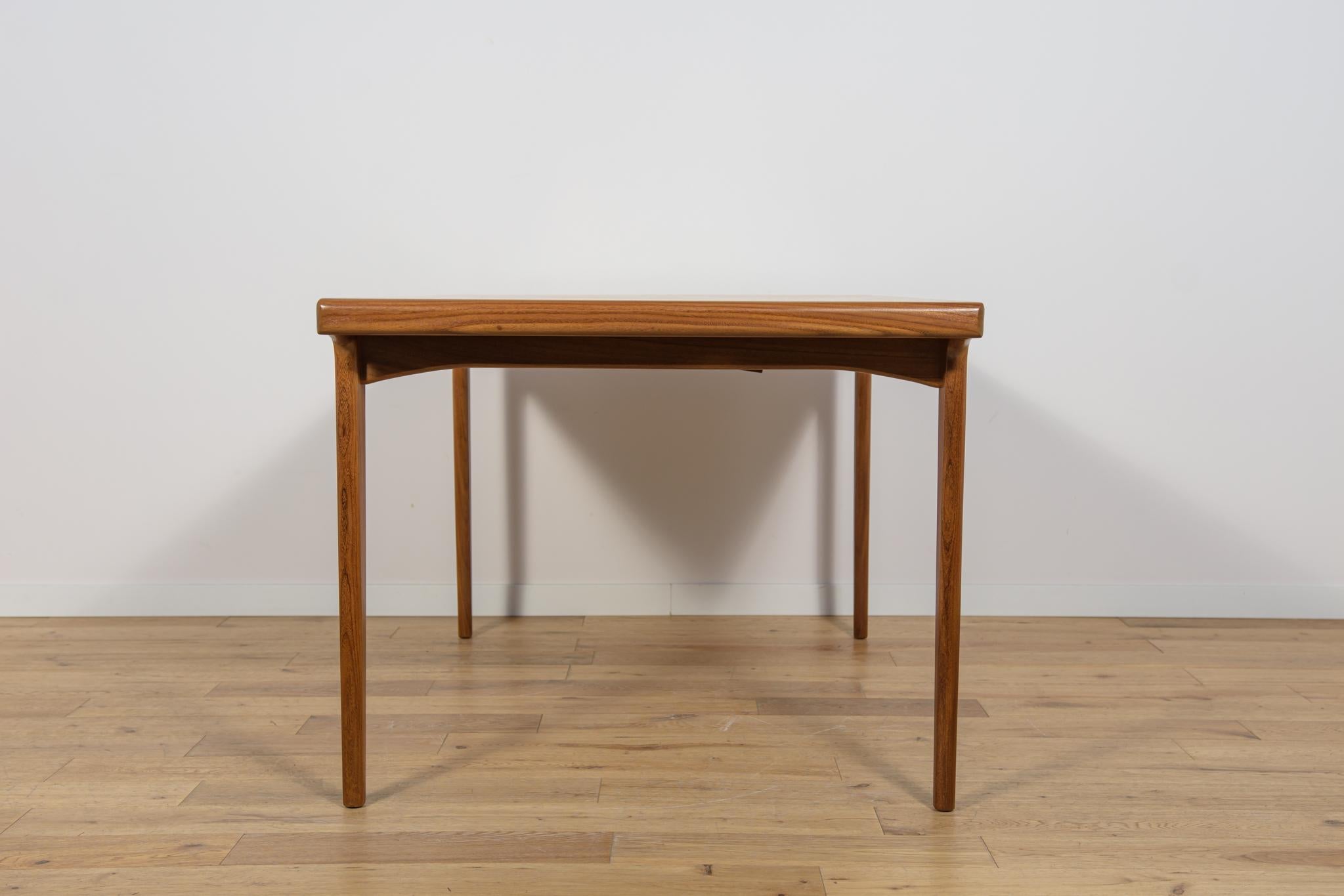 Ausziehbarer Teakholz-Esstisch aus der Mitte des Jahrhunderts von Younger, United Knigdom, 1960er Jahre (Mitte des 20. Jahrhunderts) im Angebot