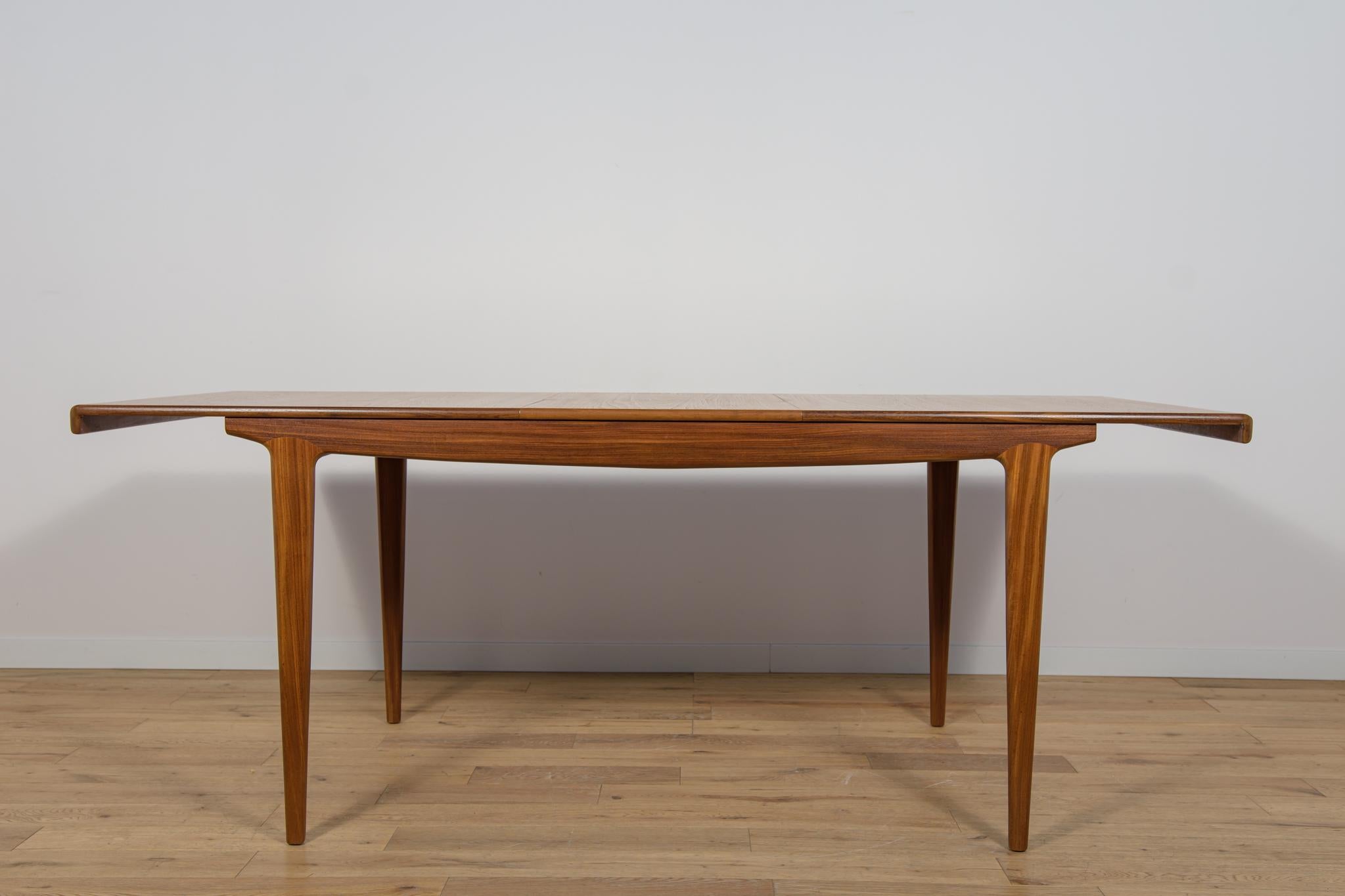 Ausziehbarer Teakholz-Esstisch aus der Mitte des Jahrhunderts von Younger, United Knigdom, 1960er Jahre im Angebot 1