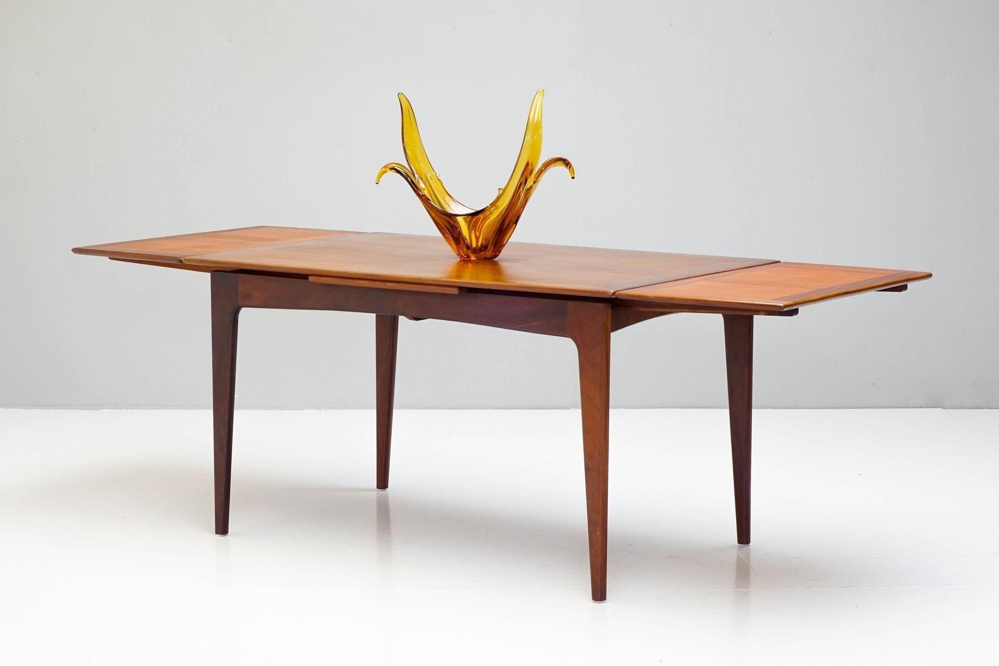 Mid-Century Extending Dining Table by A.Younger In Good Condition In London, England