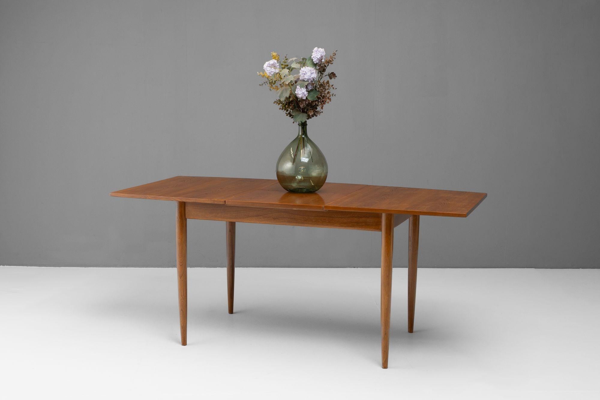Mid-Century Extending Dining Table Bon état - En vente à London, England
