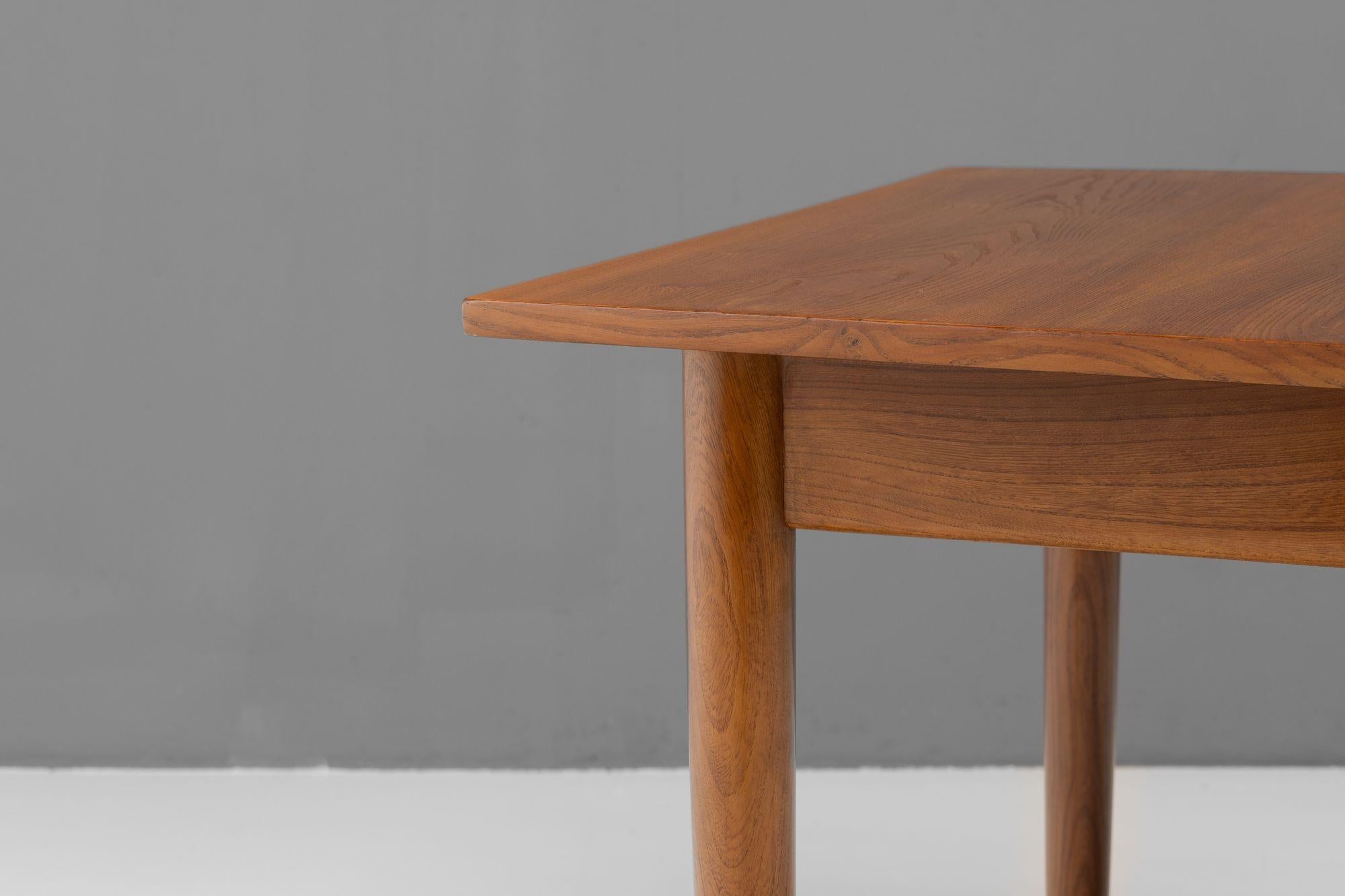 Mid-Century Extending Dining Table en vente 2