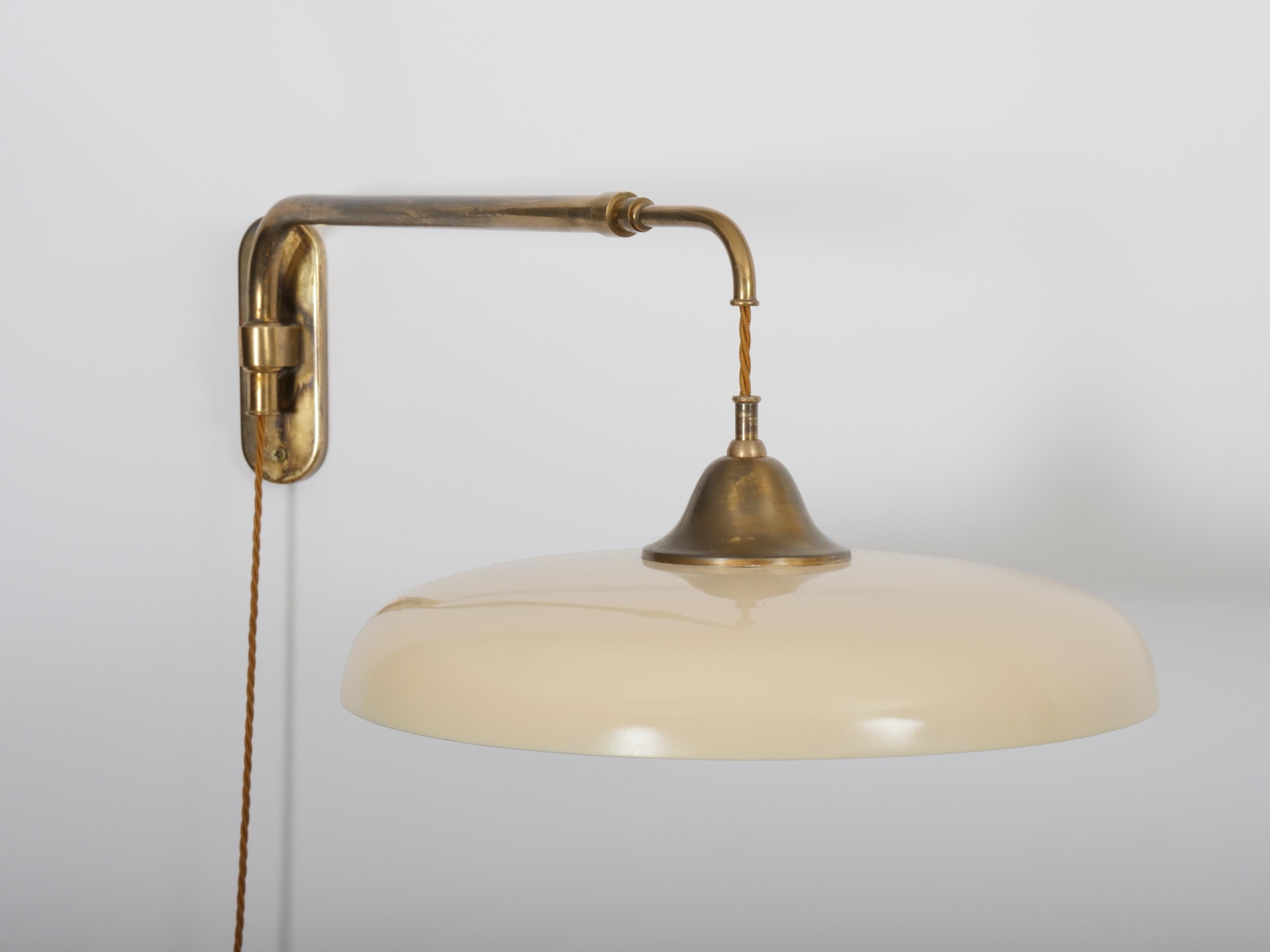 Milieu du XXe siècle Milieu du siècle Applique à rallonge. c1950 Italie en vente