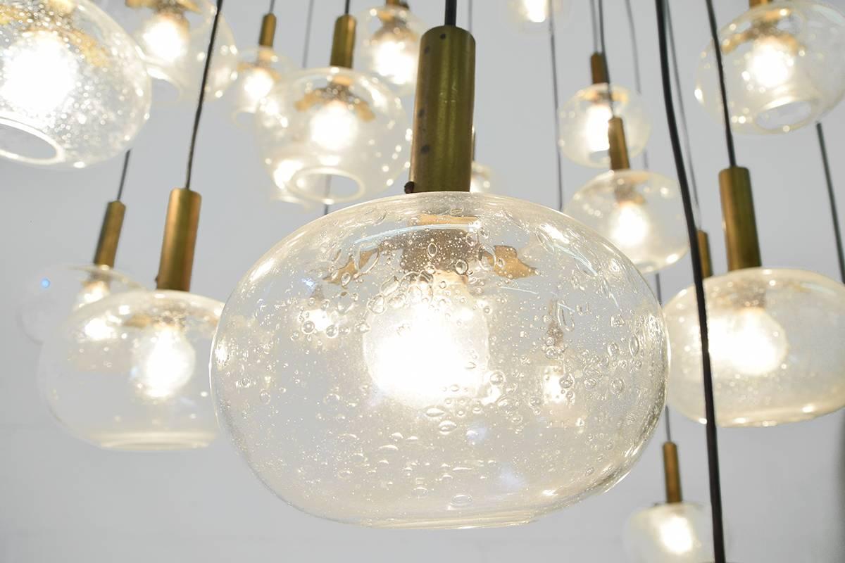 Mid-Century Extra Large Italian Brass and Bubble Glass Chandelier, 1960s For Sale 2