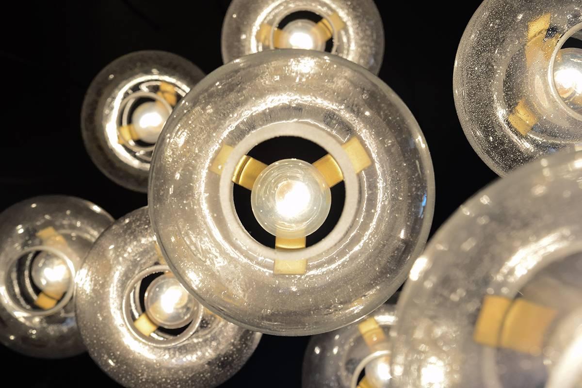Mid-Century Extra Large Italian Brass and Bubble Glass Chandelier, 1960s For Sale 3