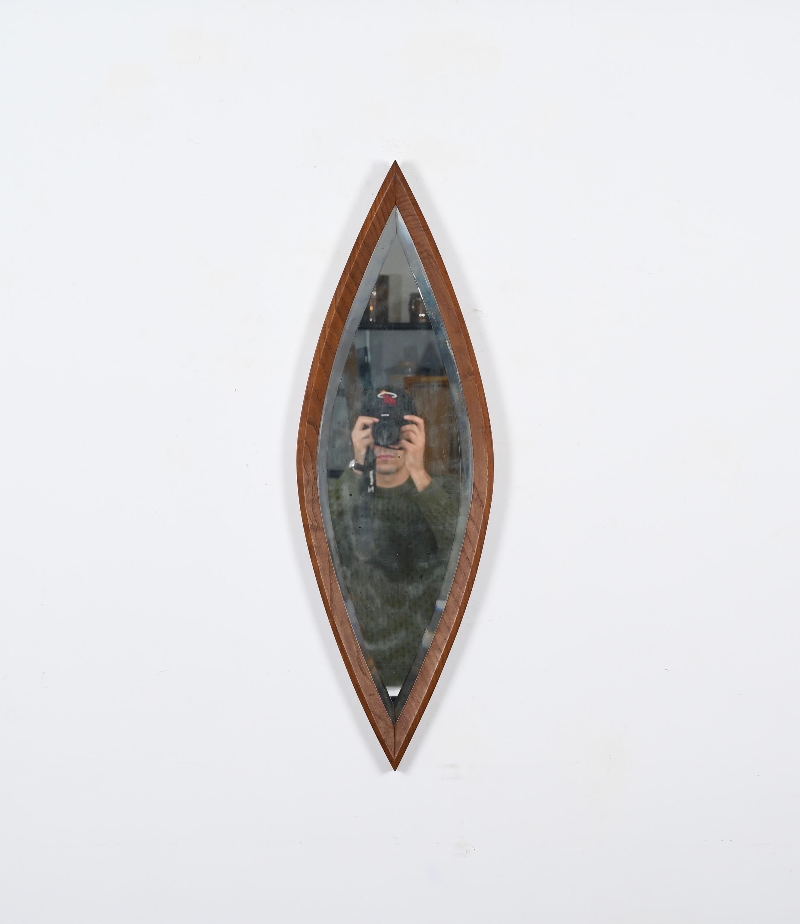 Mid-Century Eye-Shaped Wall Beveled Mirror, Walnut Frame, 1950s Italy  For Sale 5