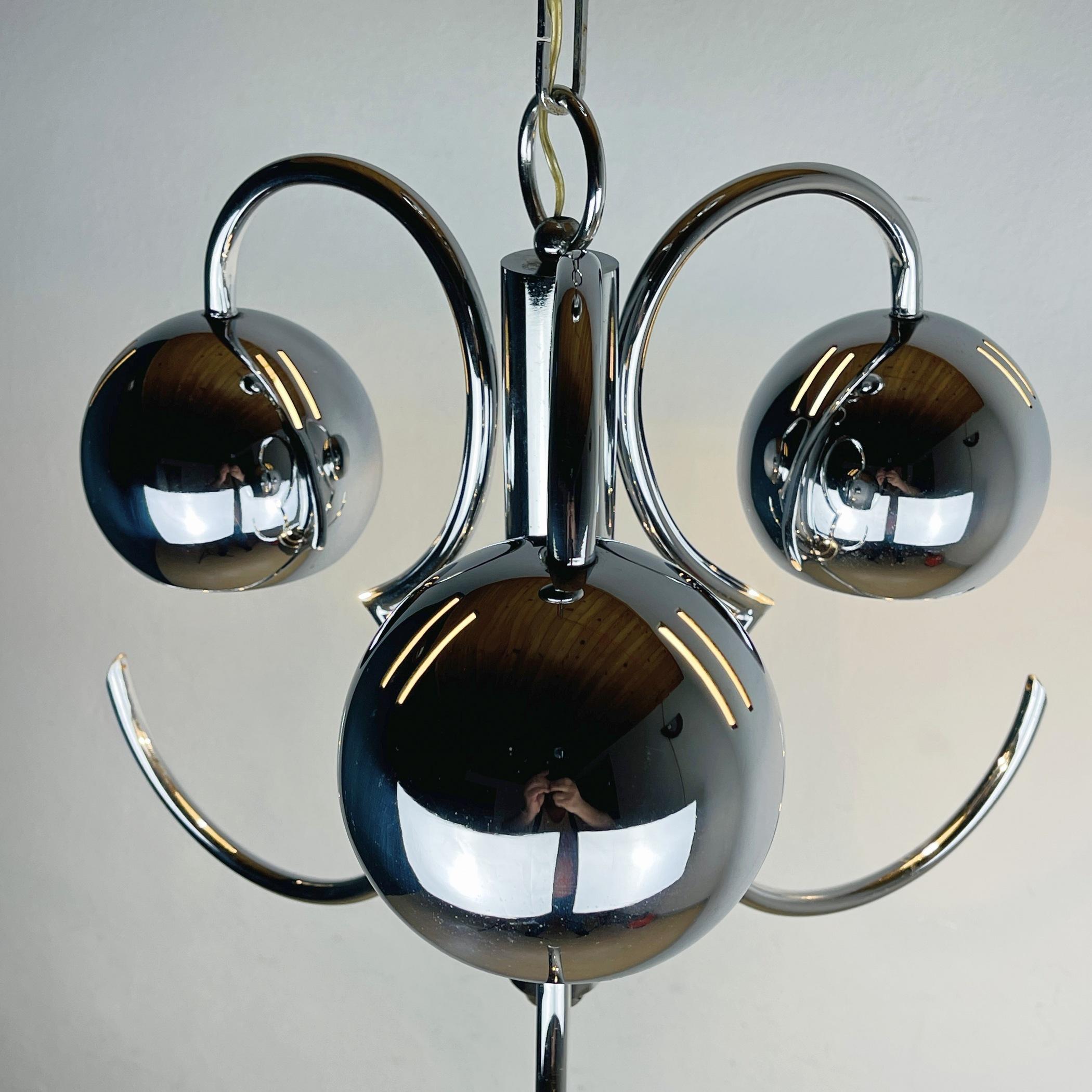 Lampe à suspension oeil de boule en argent du milieu du siècle, Italie, 1970 en vente 3