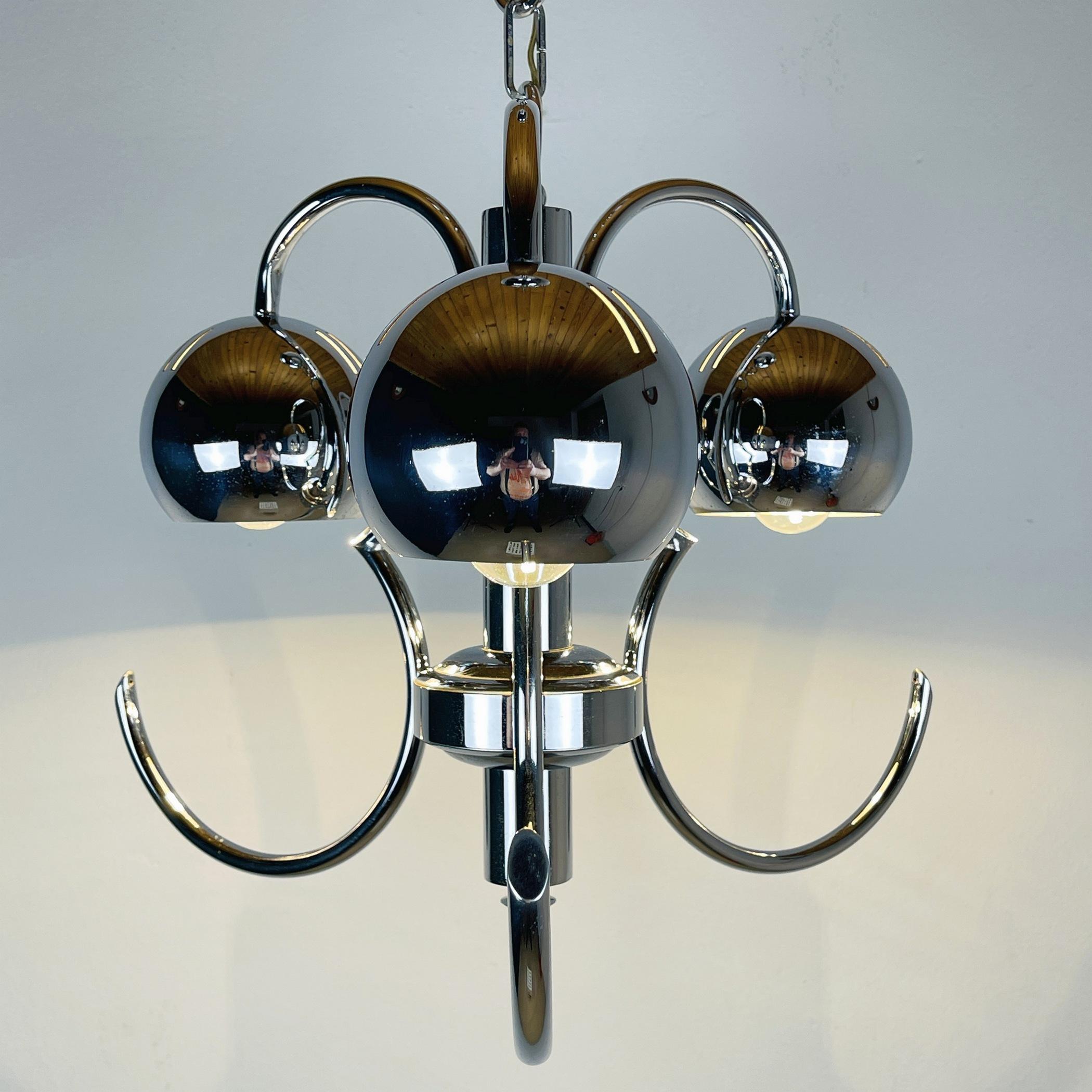 Mid-Century Modern Lampe à suspension oeil de boule en argent du milieu du siècle, Italie, 1970 en vente