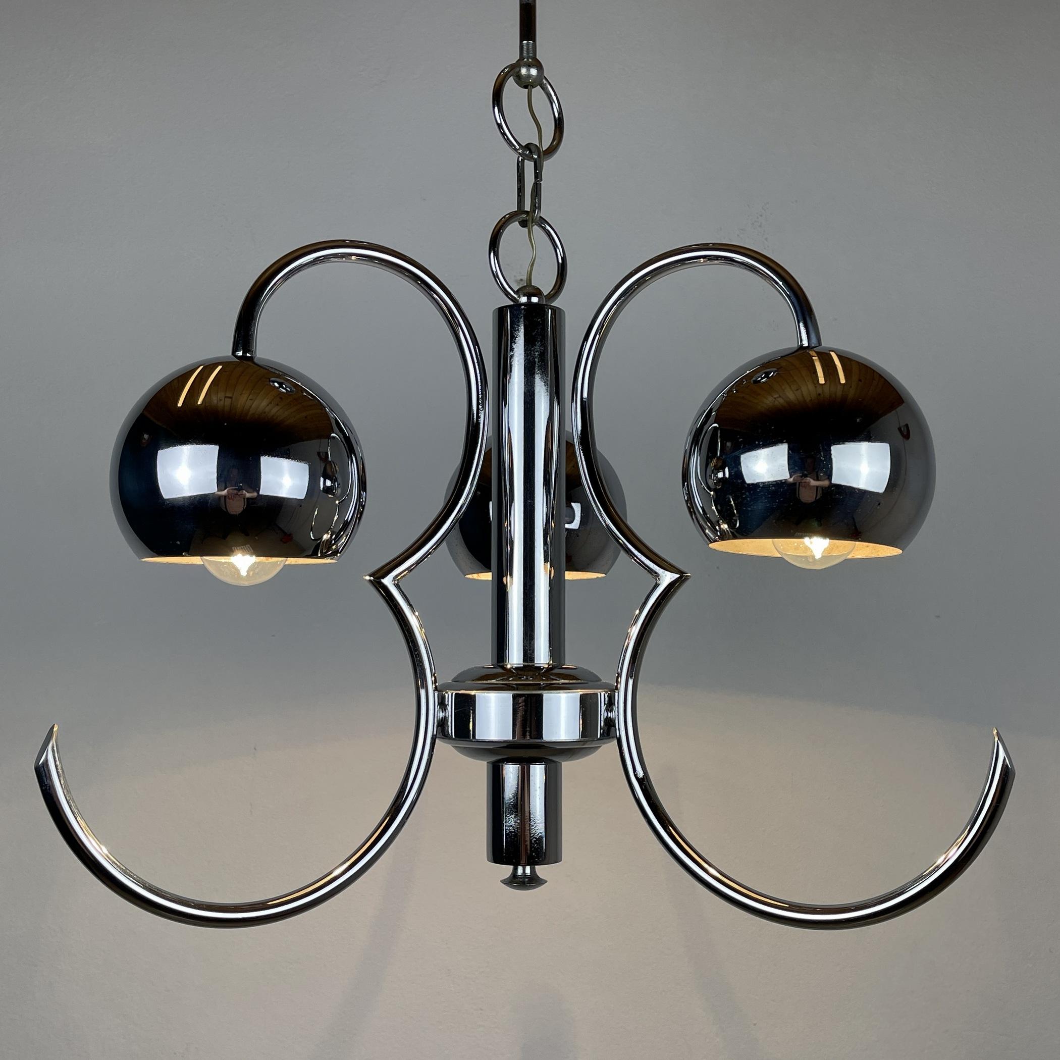 20ième siècle Lampe à suspension oeil de boule en argent du milieu du siècle, Italie, 1970 en vente