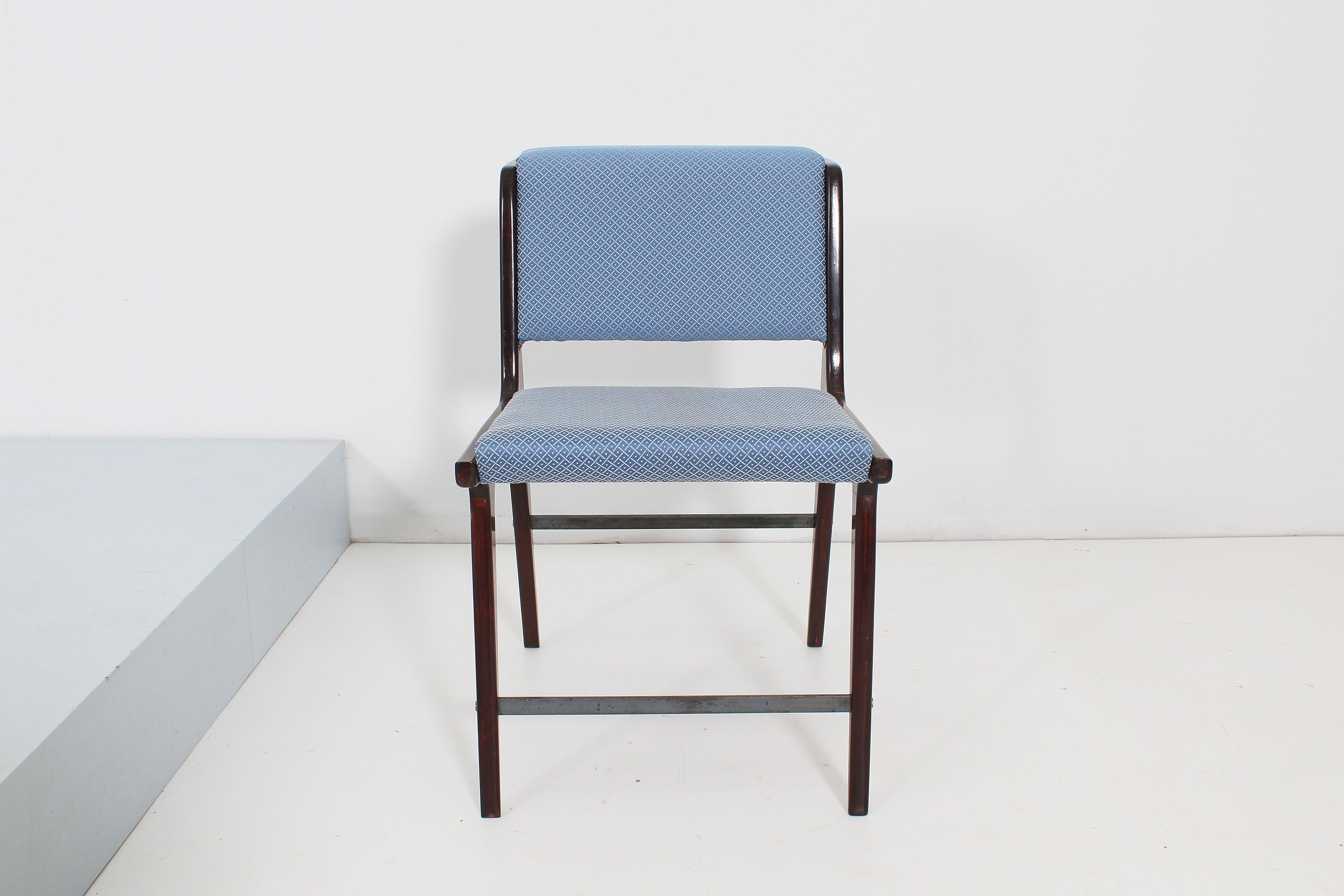 Italian Mid-Century Ezio Minotti Set of 6 Wood and Blue Fabric Chairs Italy 50s For Sale
