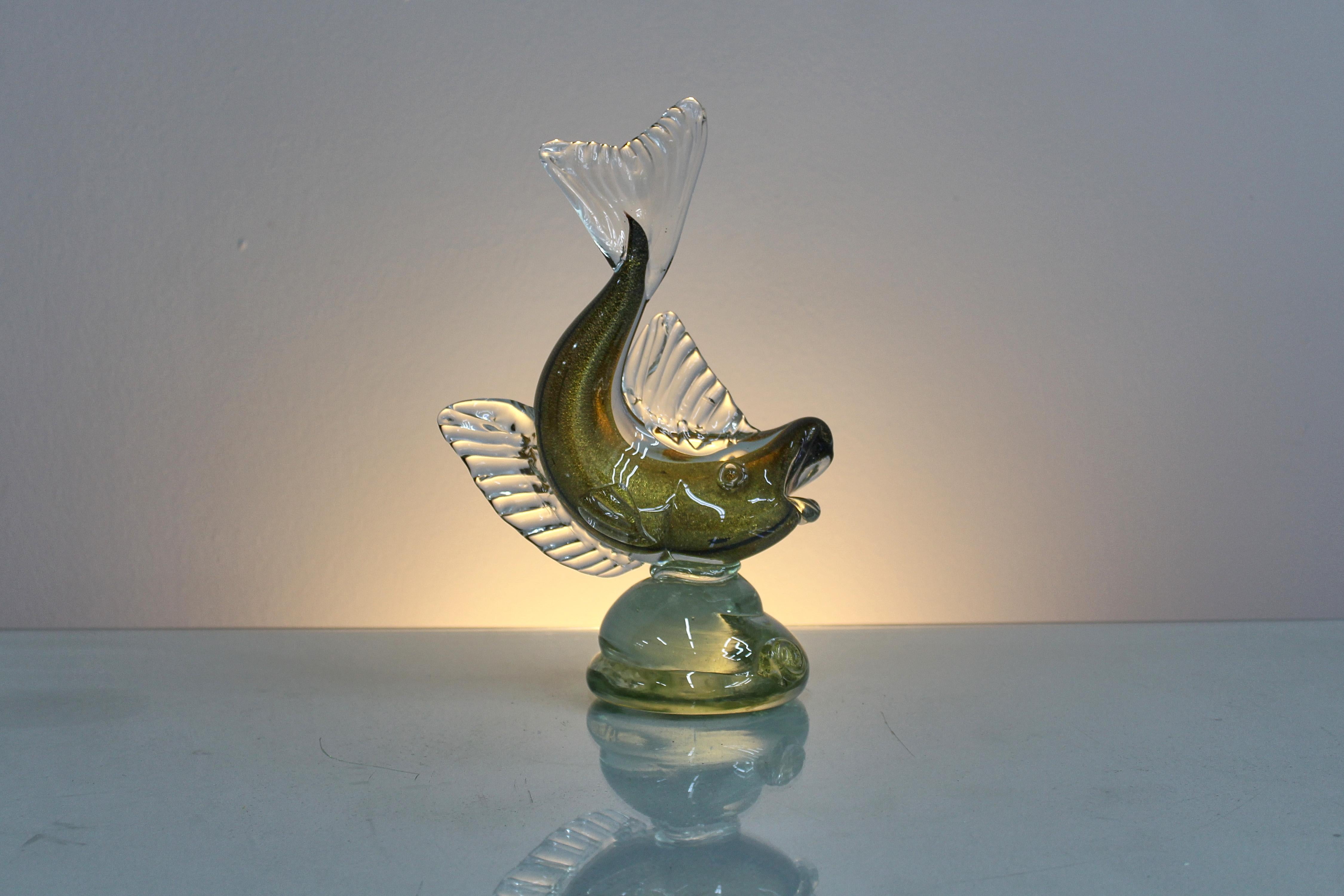 Fish sculpture in Murano glass and gold leaf, with fins and base in transparent worked glass. Attributed to Flavio Poli, 1960 Italy.
Wear consistent with age and use.