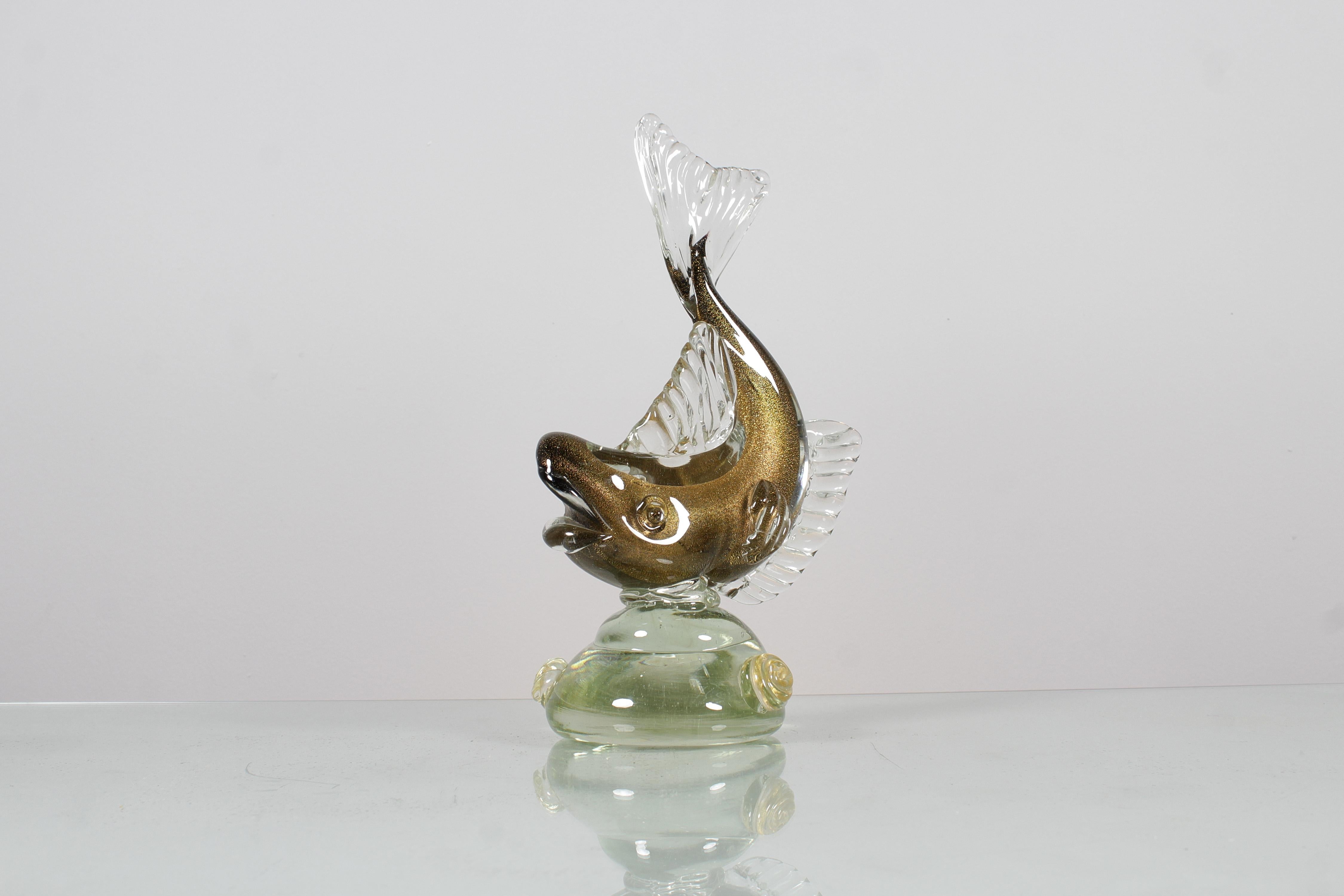 Mid-20th Century Mid-Century F. Poli (attr.) Murano Glass and Gold Leaf Fish 1960s Italy For Sale