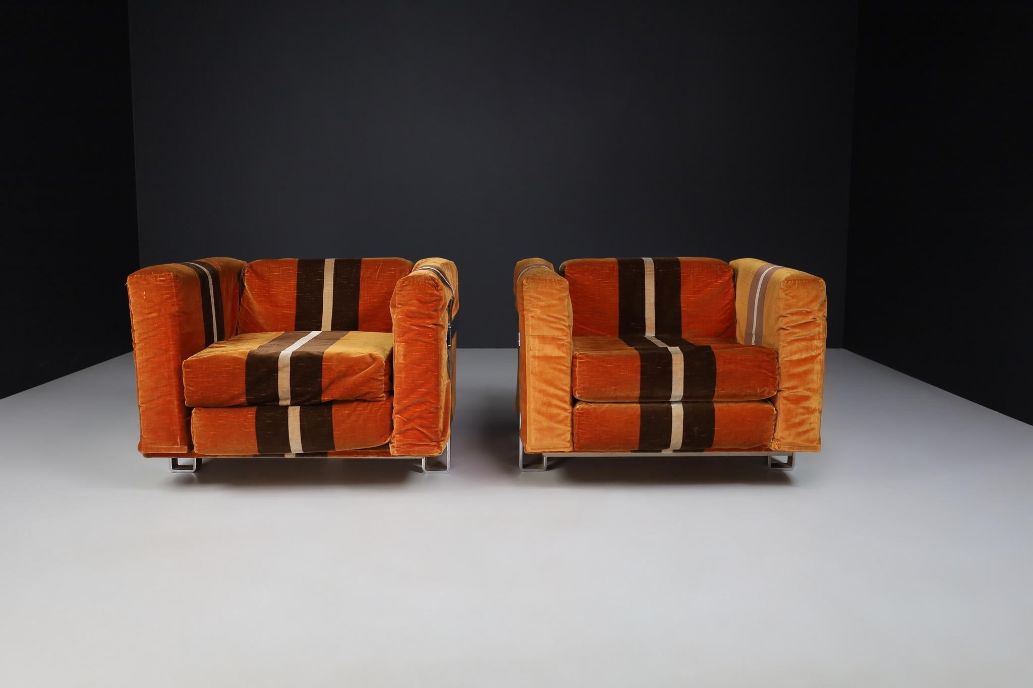 Mid-century fabric lounge chairs designed by Luigi Caccia Dominioni for Azucena, Italy 1960s.

Luigi Caccia Dominioni designed this beautiful set of 2 fabric armchairs for the prestigious manufacturer Azucena Italia. The vintage armchairs are made