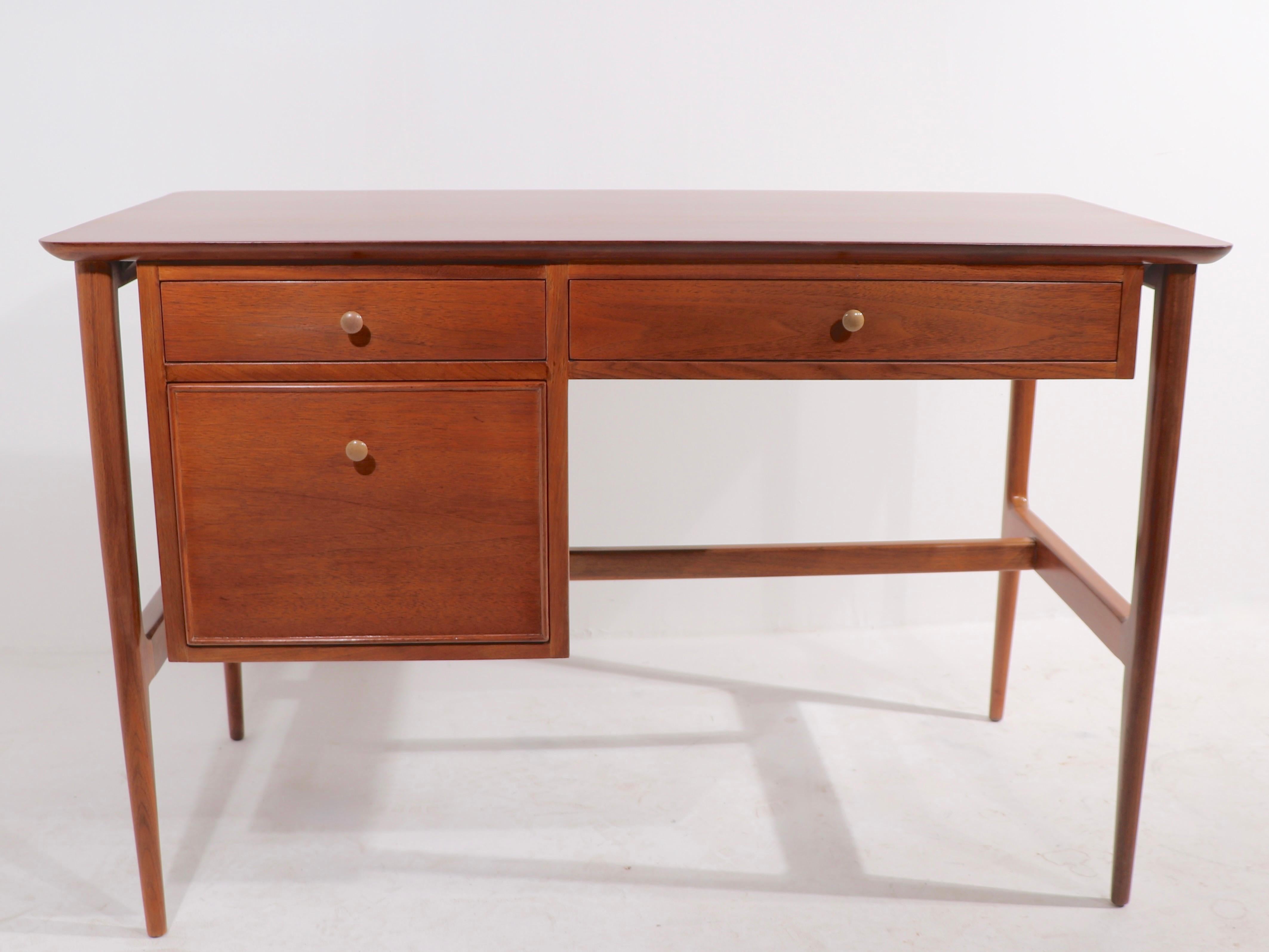 stuart study table