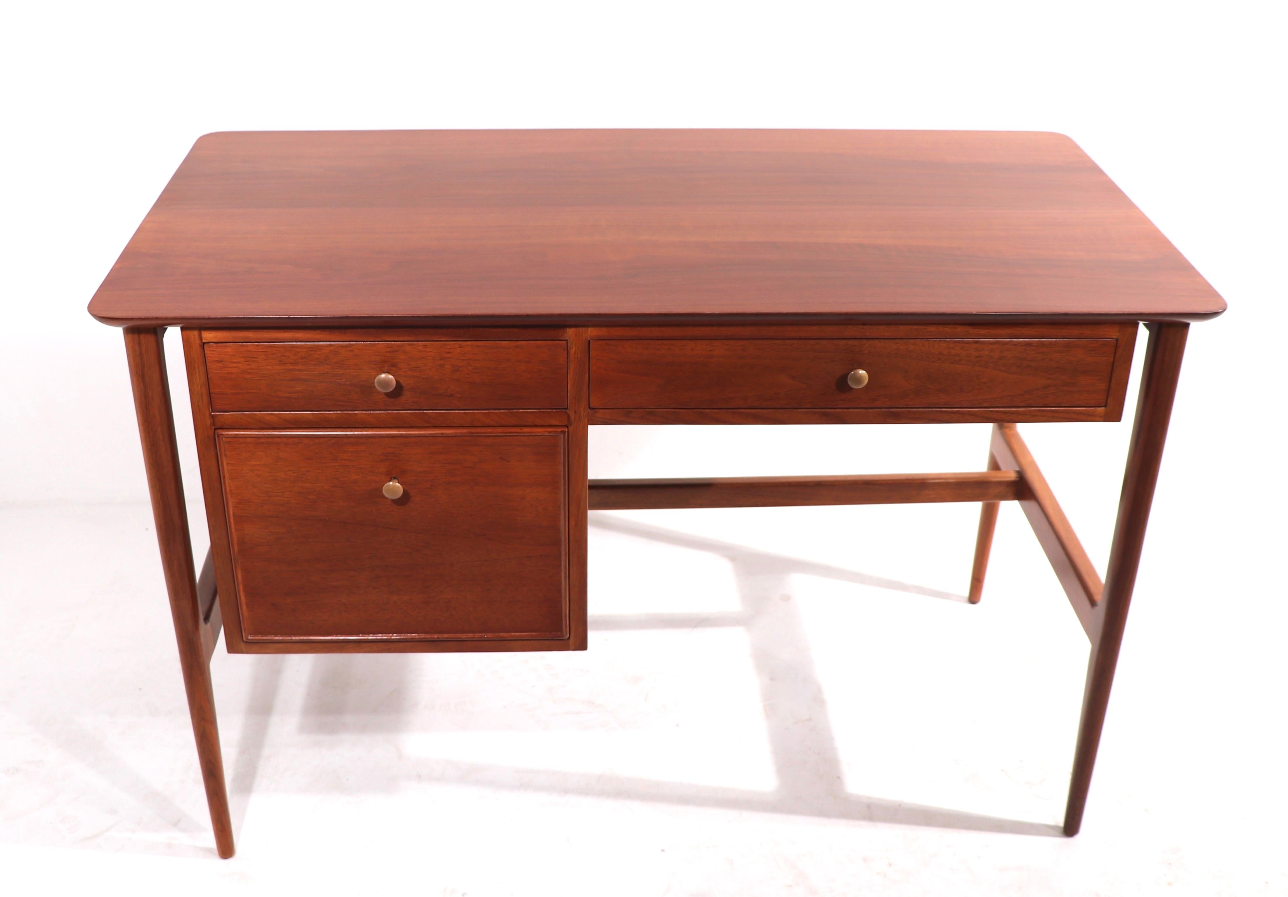 facade desk photos