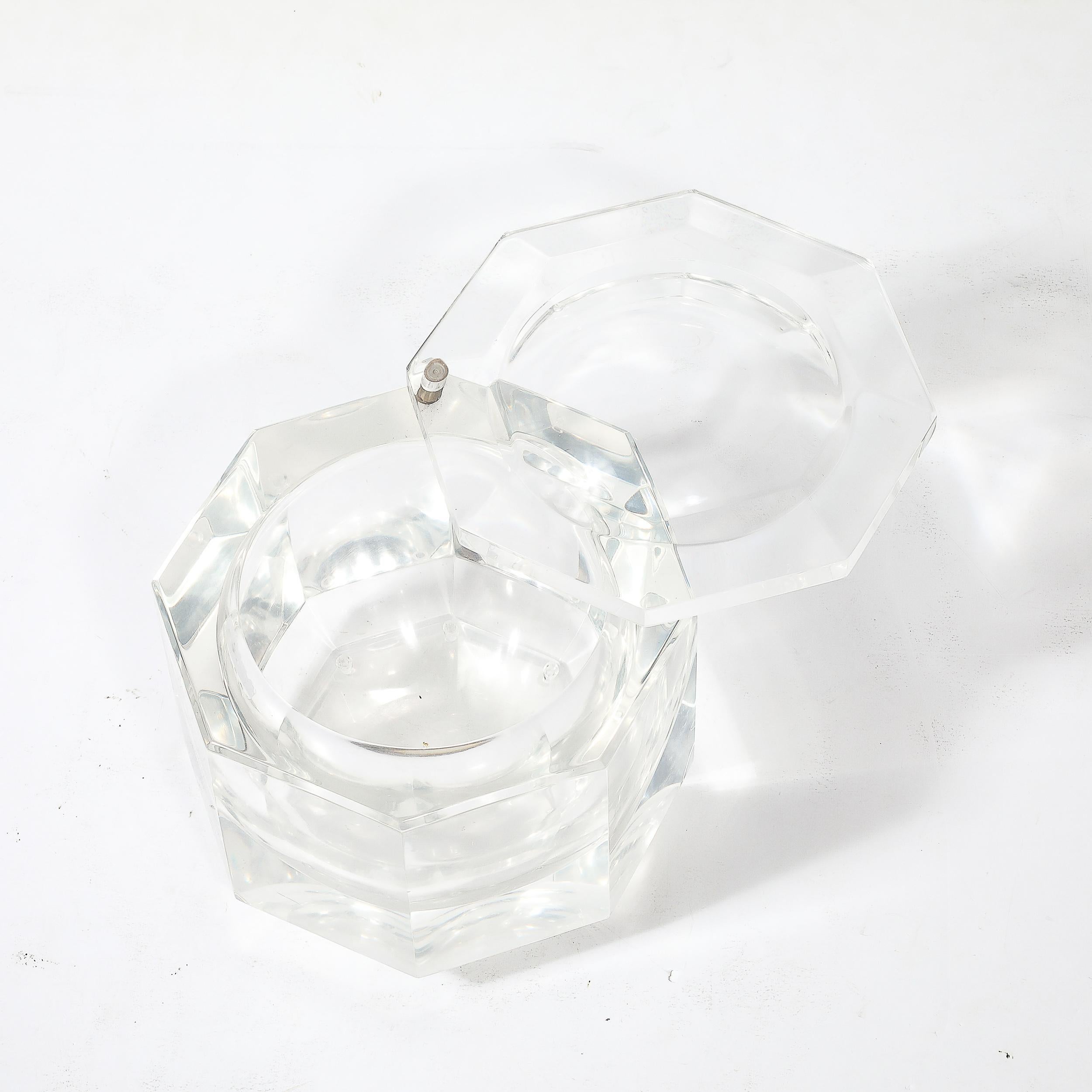 Cubitera octogonal facetada de Lucite de mediados de siglo by Carole Stupell Moderno de mediados de siglo en venta