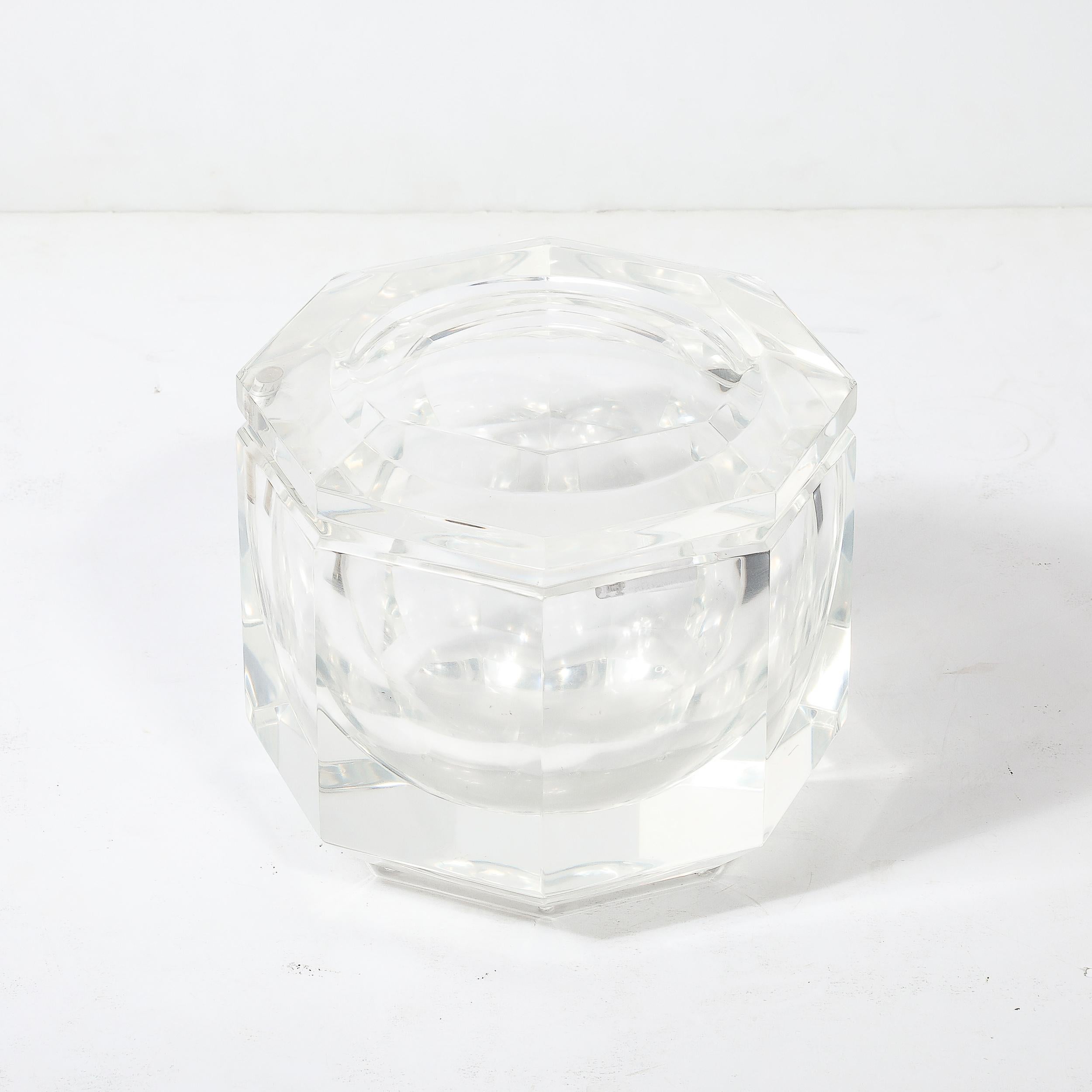 Cubitera octogonal facetada de Lucite de mediados de siglo by Carole Stupell en venta 1