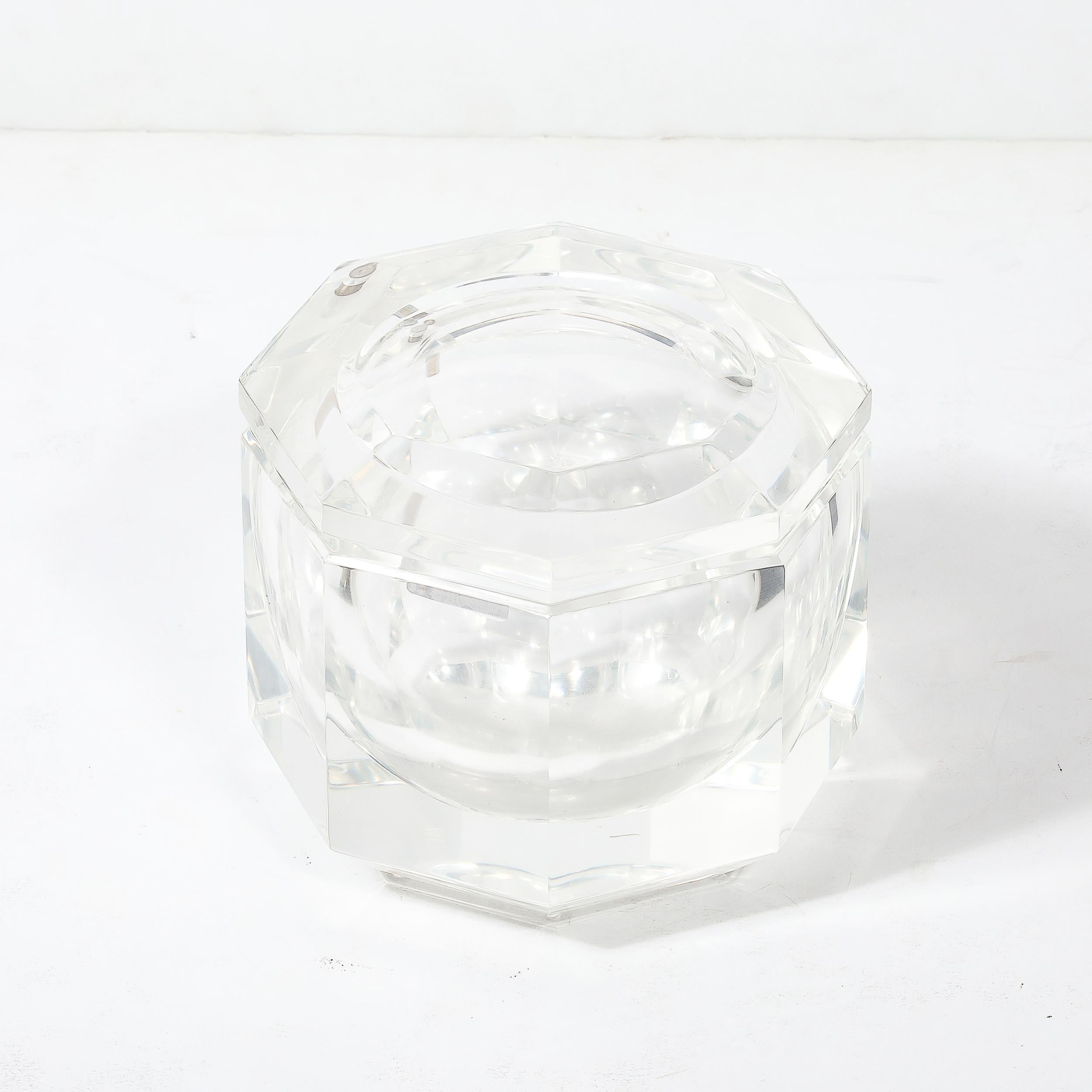 Cubitera octogonal facetada de Lucite de mediados de siglo by Carole Stupell en venta 3