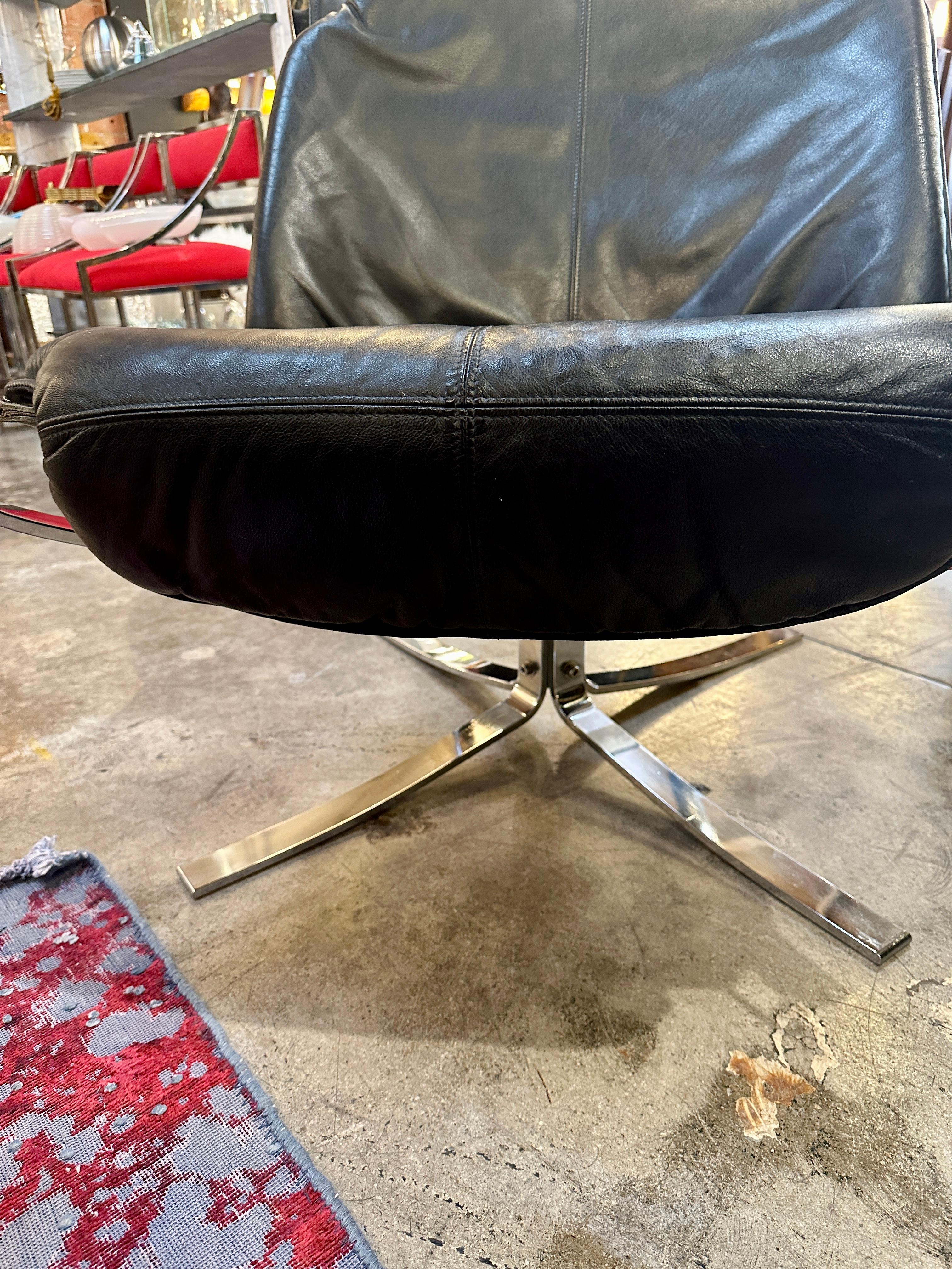 Mid-Century Falcon Chair by Sigurd Ressel, 70s. A pair available For Sale 6