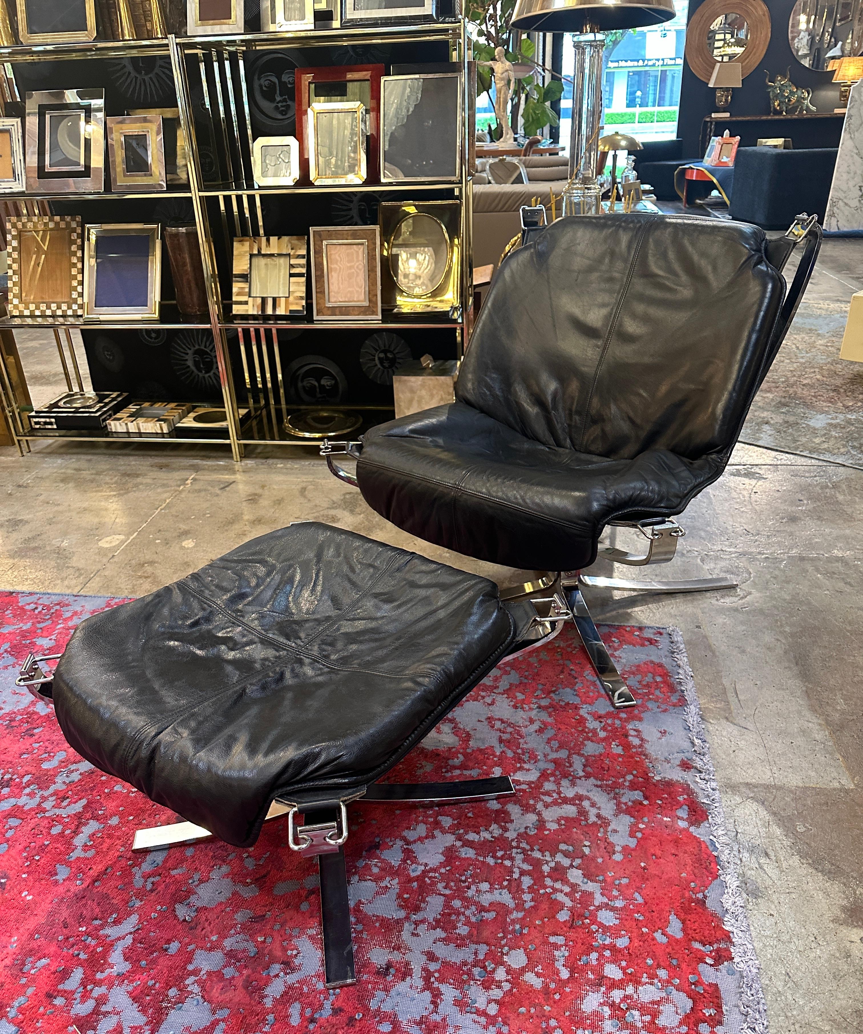 Mid-Century Modern Mid-Century Falcon Chair by Sigurd Ressel, 70s. A pair available For Sale