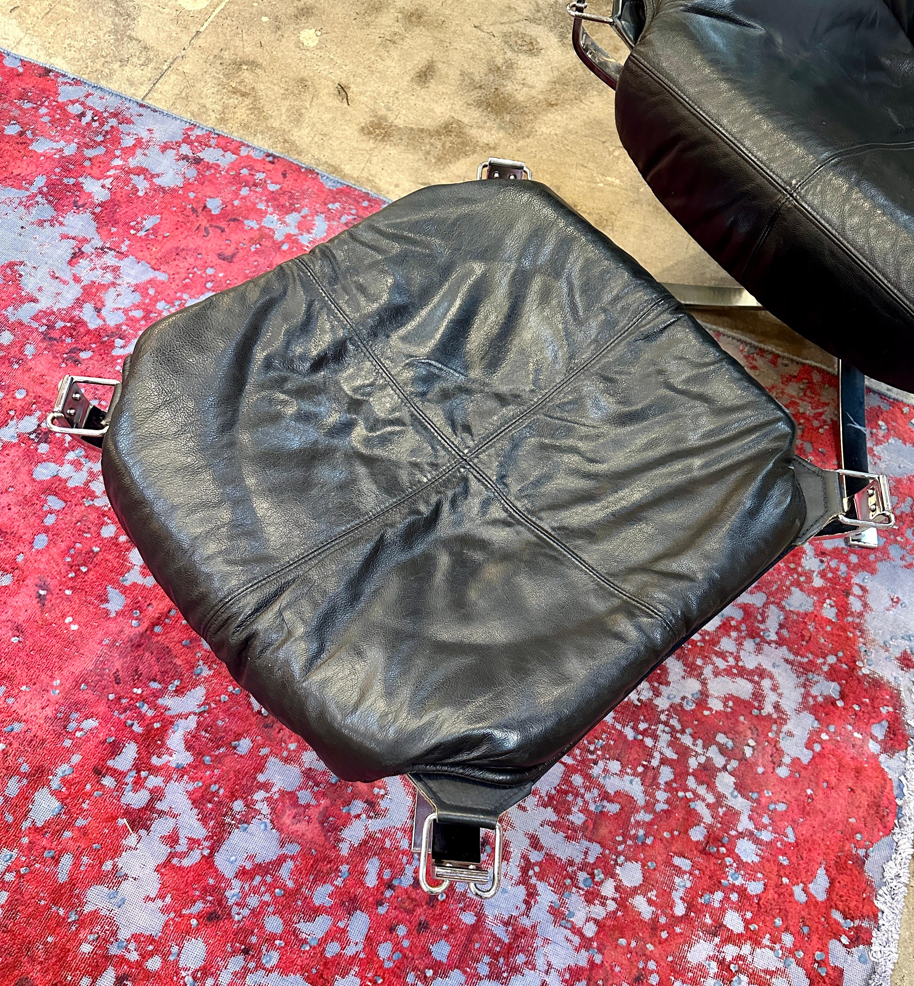 Mid-Century Falcon Chair by Sigurd Ressel, 70s. A pair available In Good Condition For Sale In Los Angeles, CA