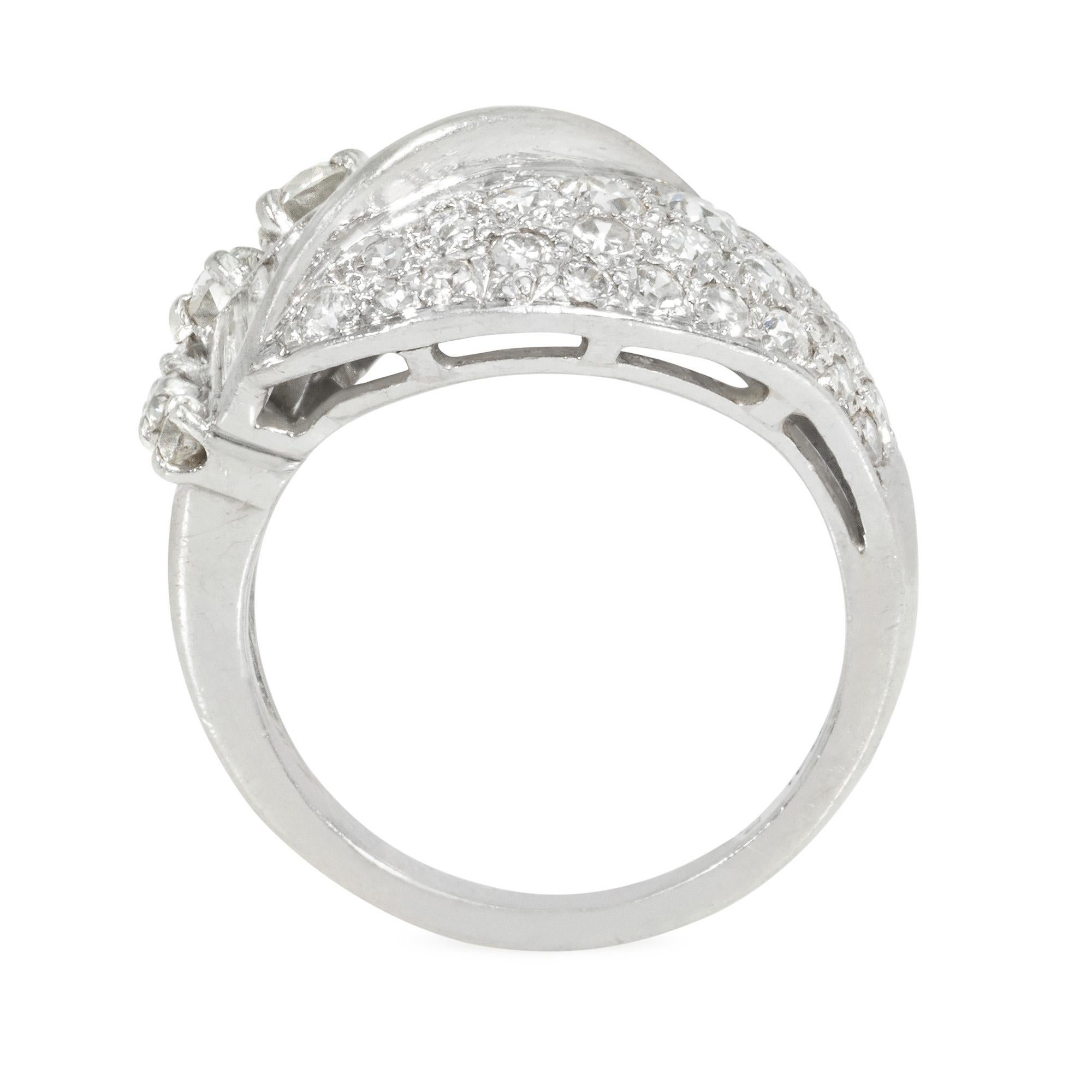 Taille ronde Bague à diamant en forme d'éventail du milieu du siècle dernier en vente