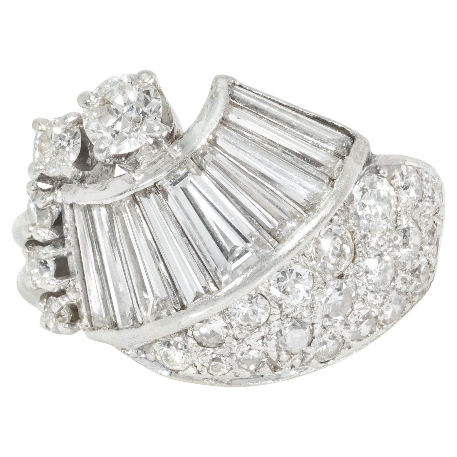 Bague à diamant en forme d'éventail du milieu du siècle dernier en vente