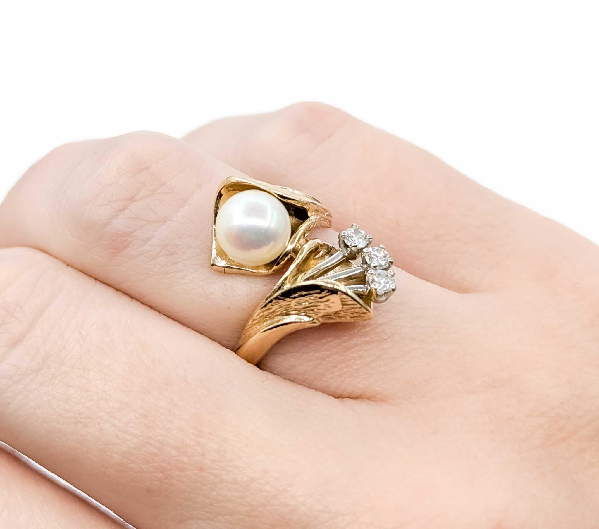 Mid-Century Fan Style Akoya Pearl and Diamond 14K Gold Ring In Excellent Condition For Sale In Bloomington, MN