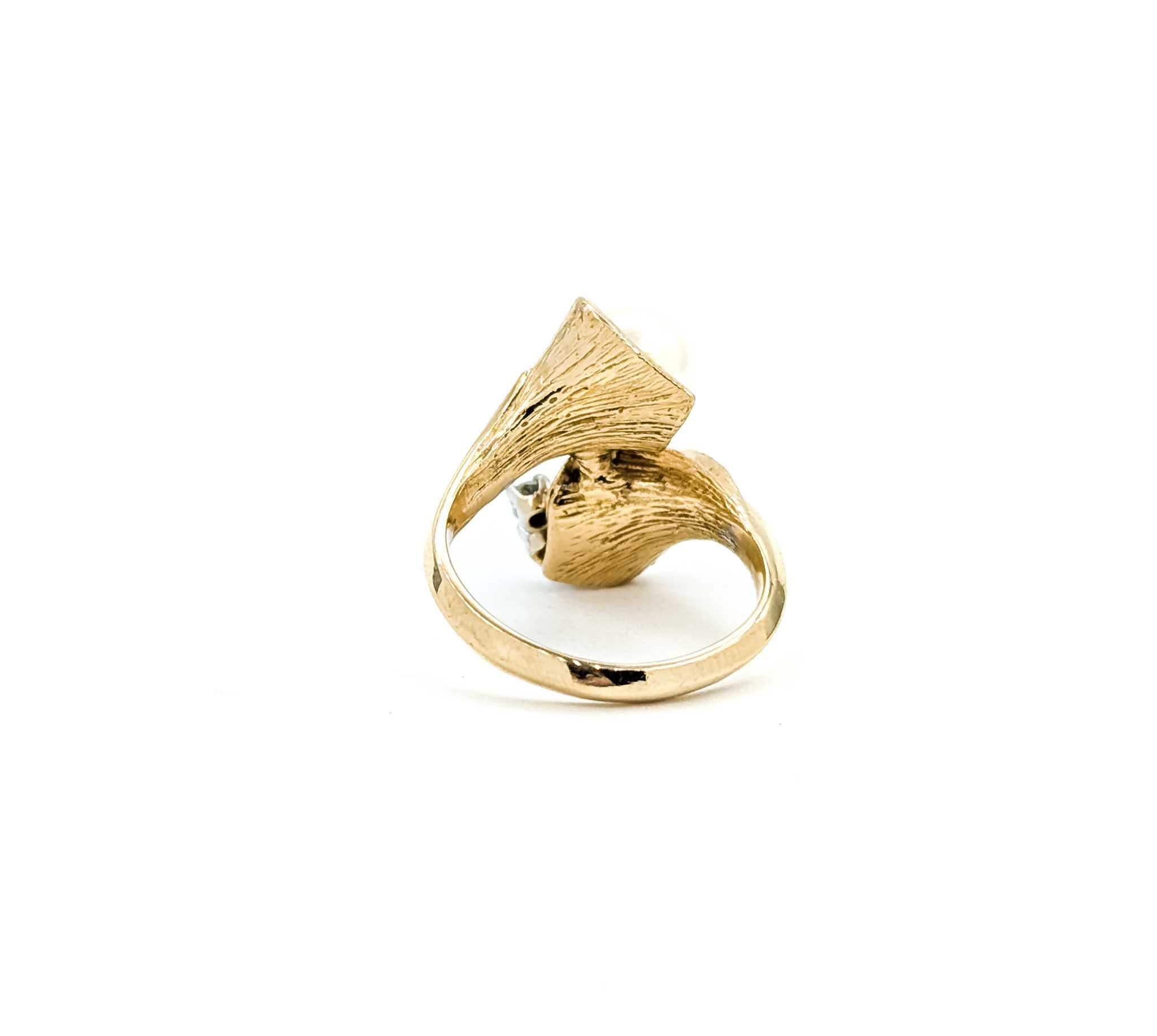 Mid-Century Fan Style Akoya Pearl and Diamond 14K Gold Ring For Sale 2